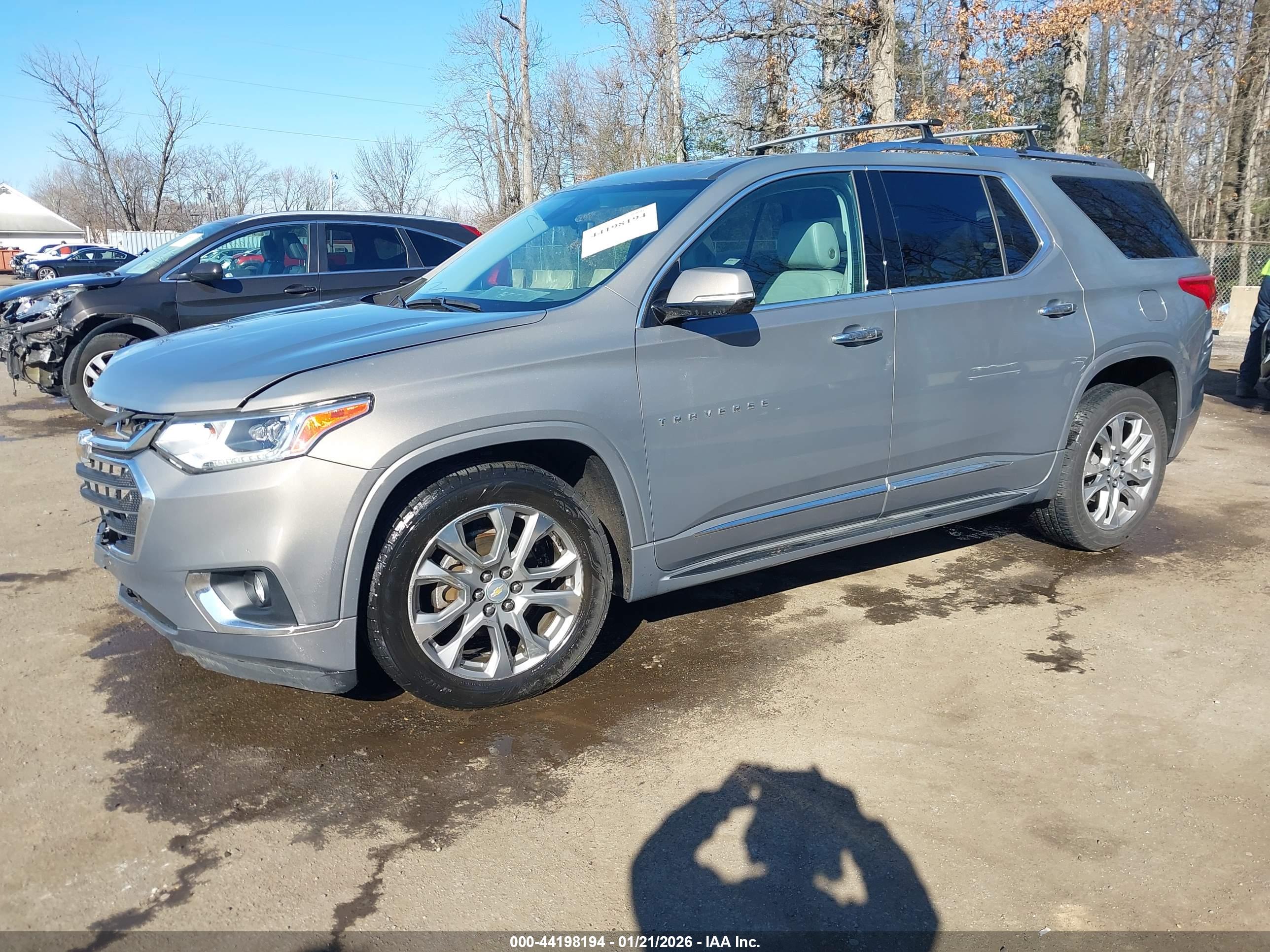 CHEVROLET TRAVERSE image 2