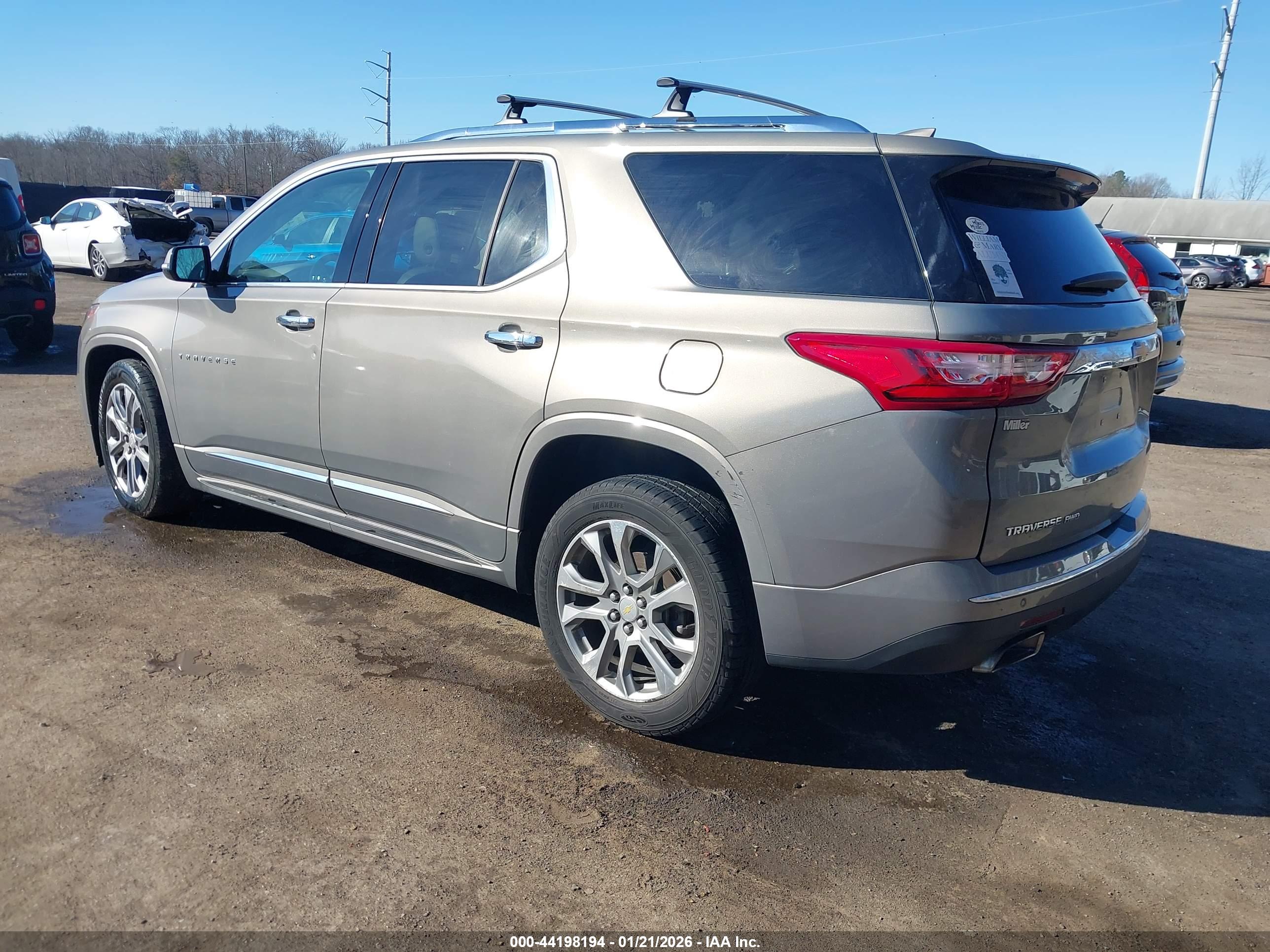 CHEVROLET TRAVERSE image 3