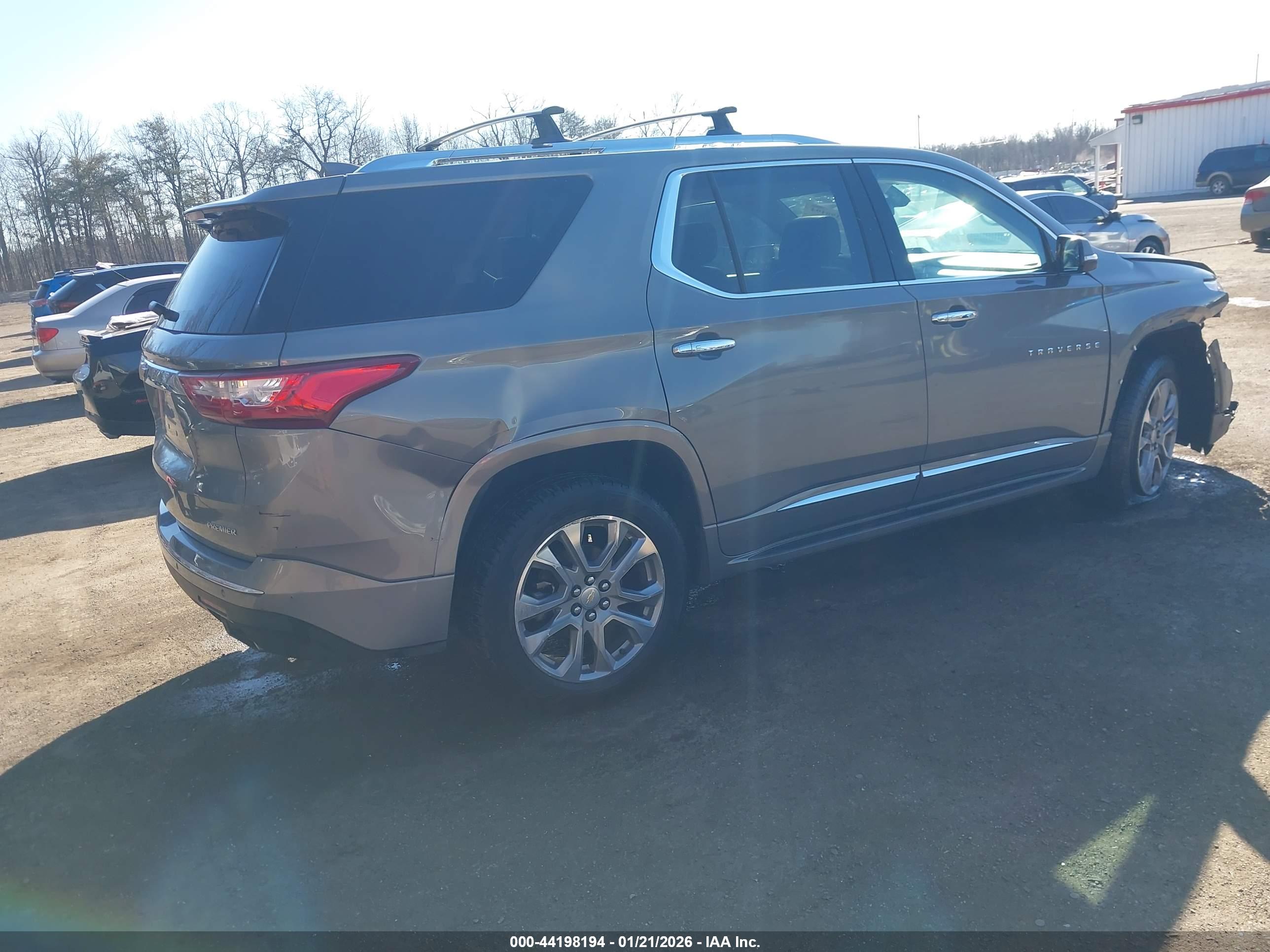 CHEVROLET TRAVERSE image 4