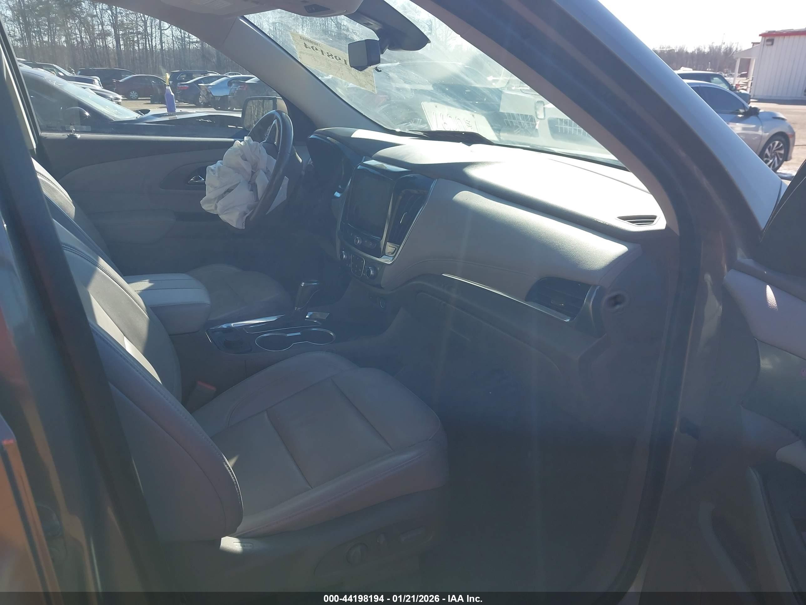 CHEVROLET TRAVERSE image 5