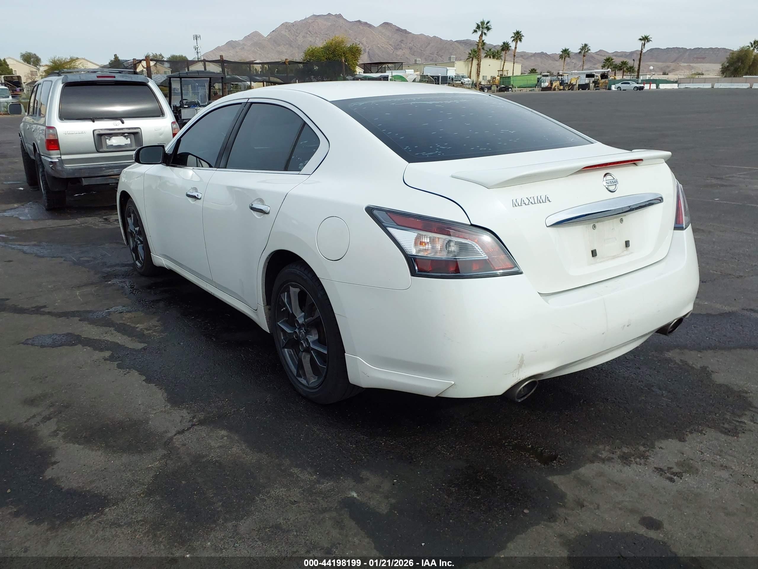 NISSAN MAXIMA image 3