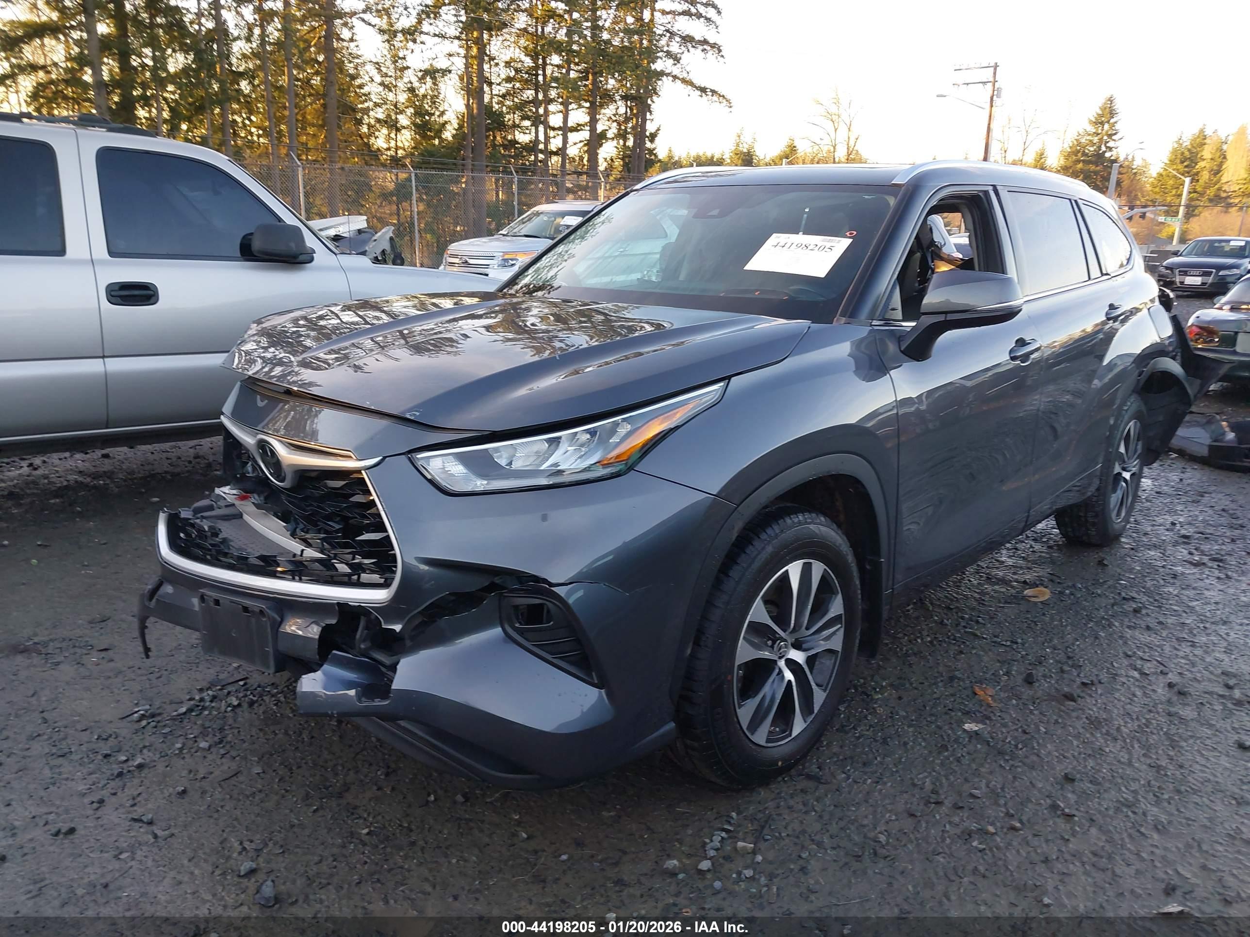TOYOTA HIGHLANDER image 2