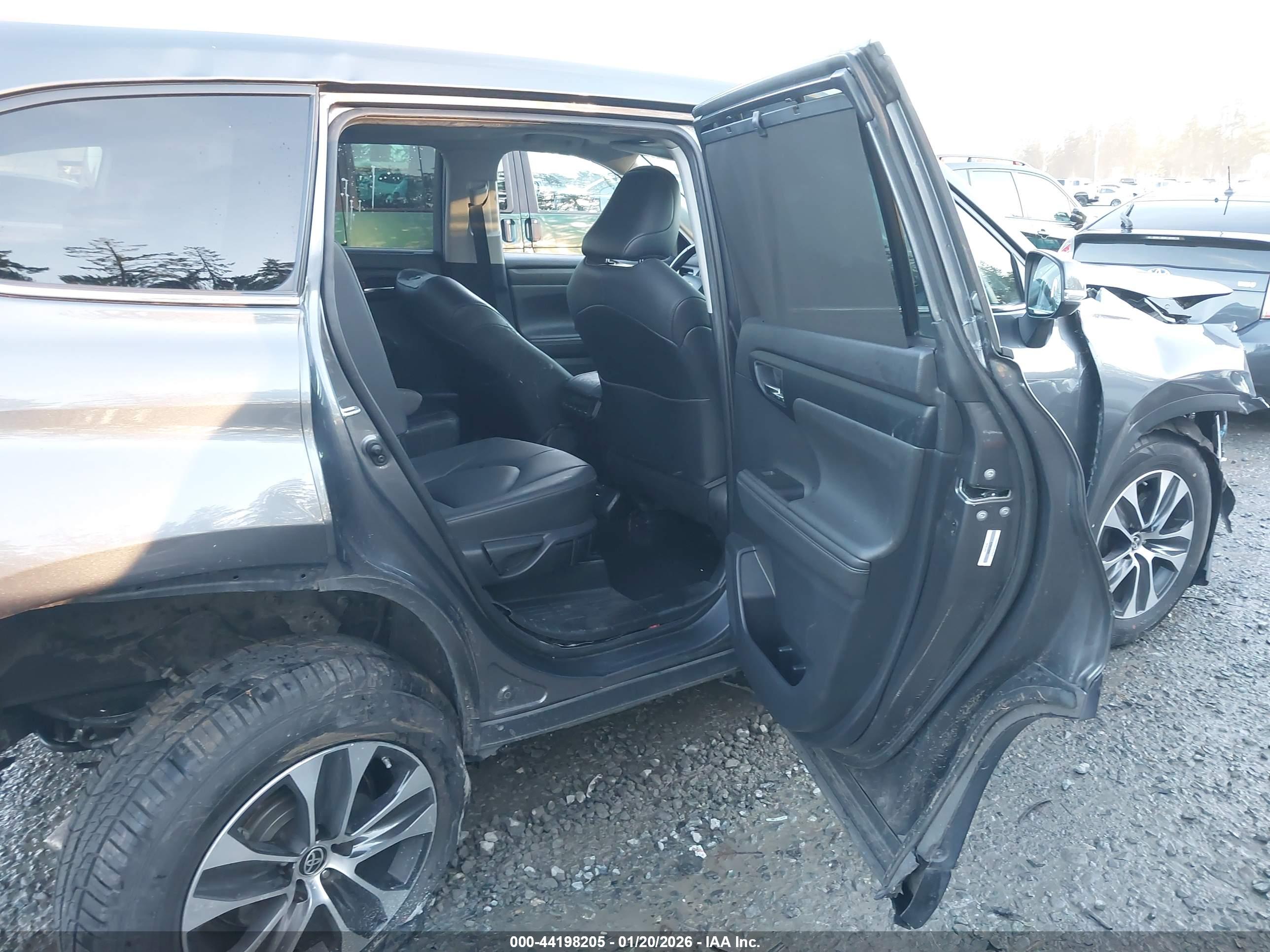 TOYOTA HIGHLANDER image 8
