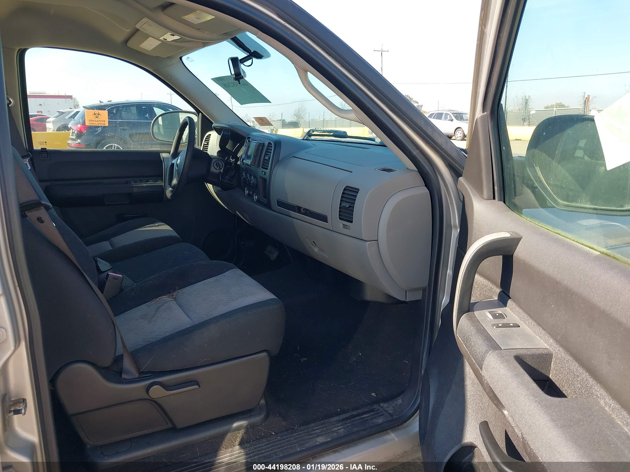 CHEVROLET SILVERADO image 5