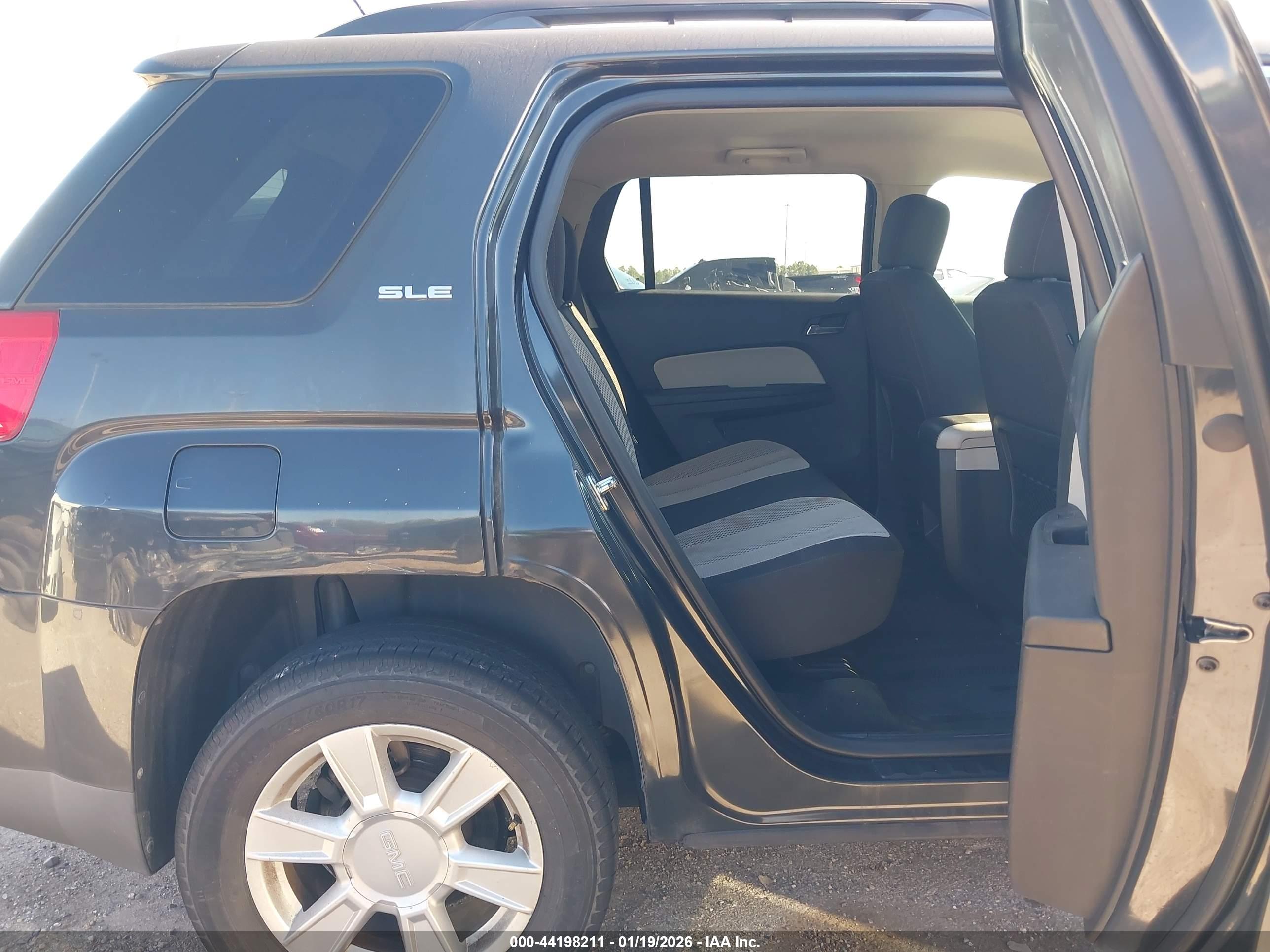GMC TERRAIN image 8