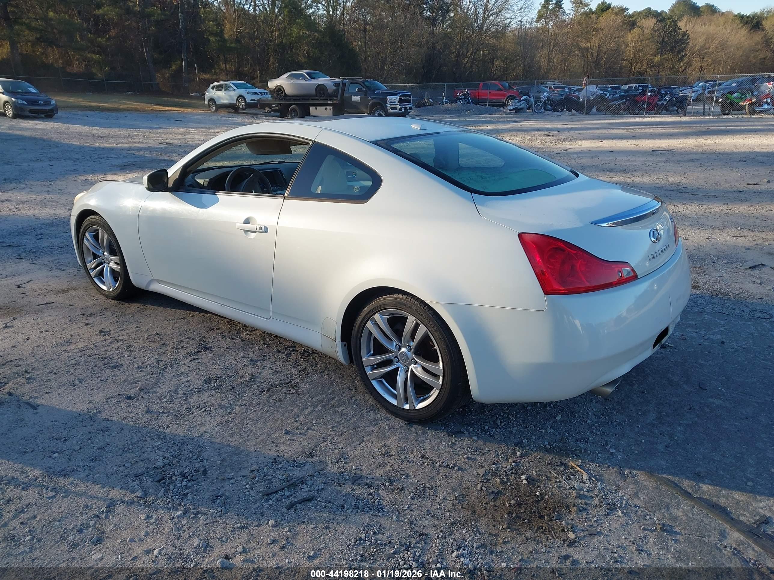 INFINITI G37 image 3