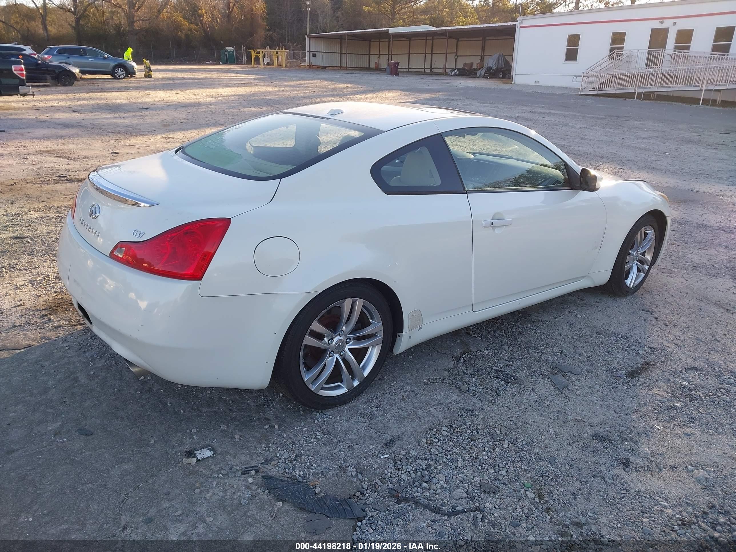INFINITI G37 image 4