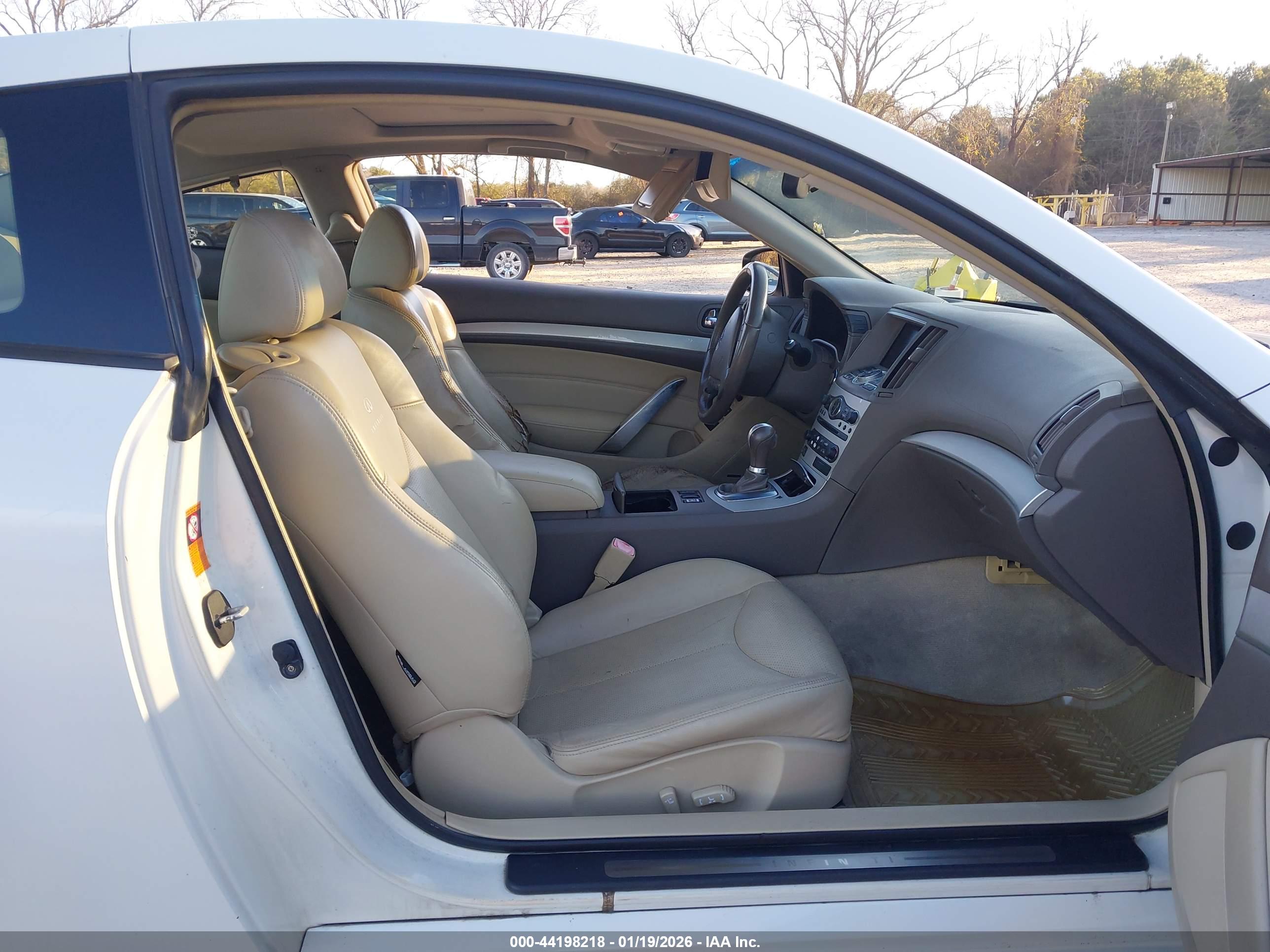 INFINITI G37 image 5