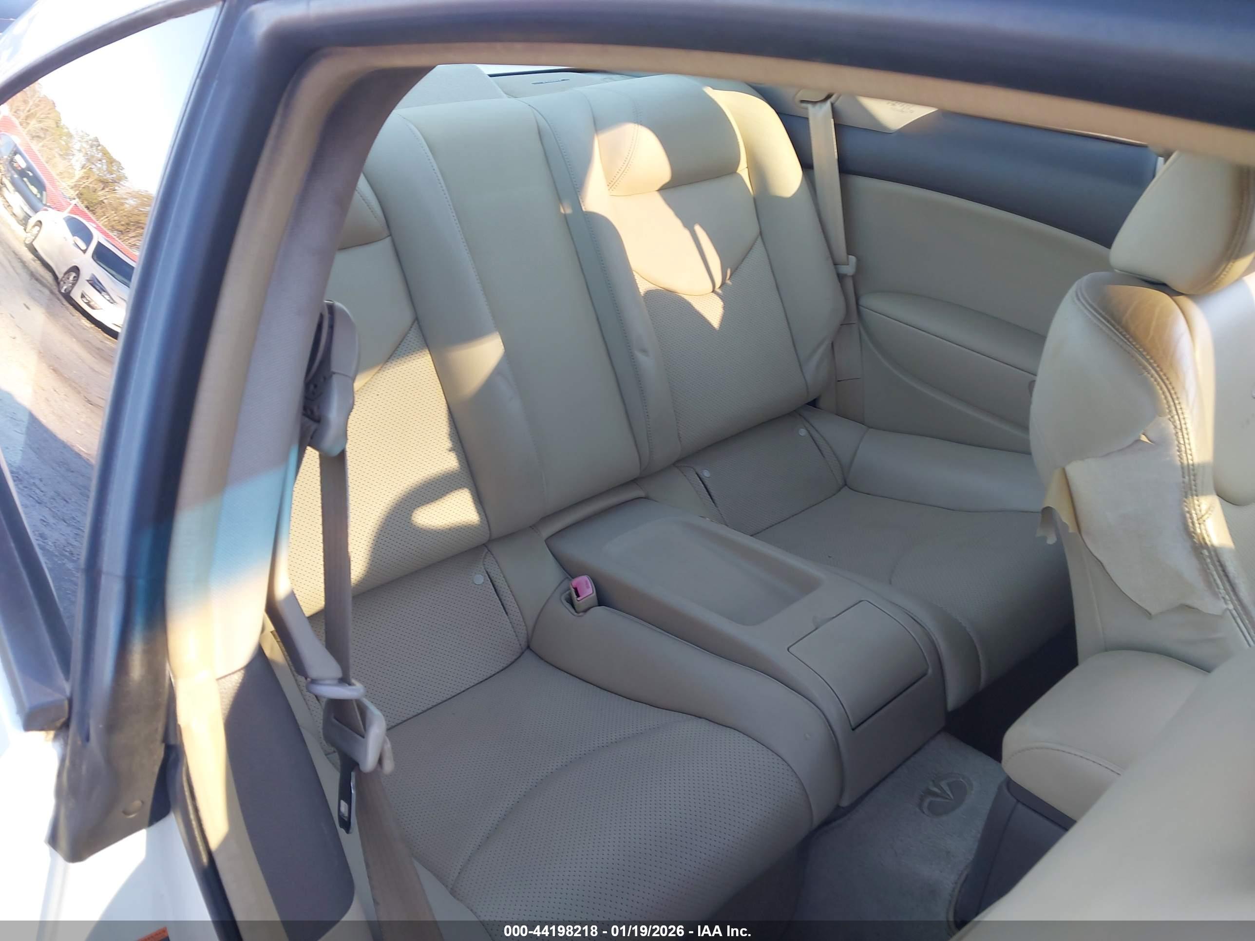 INFINITI G37 image 8
