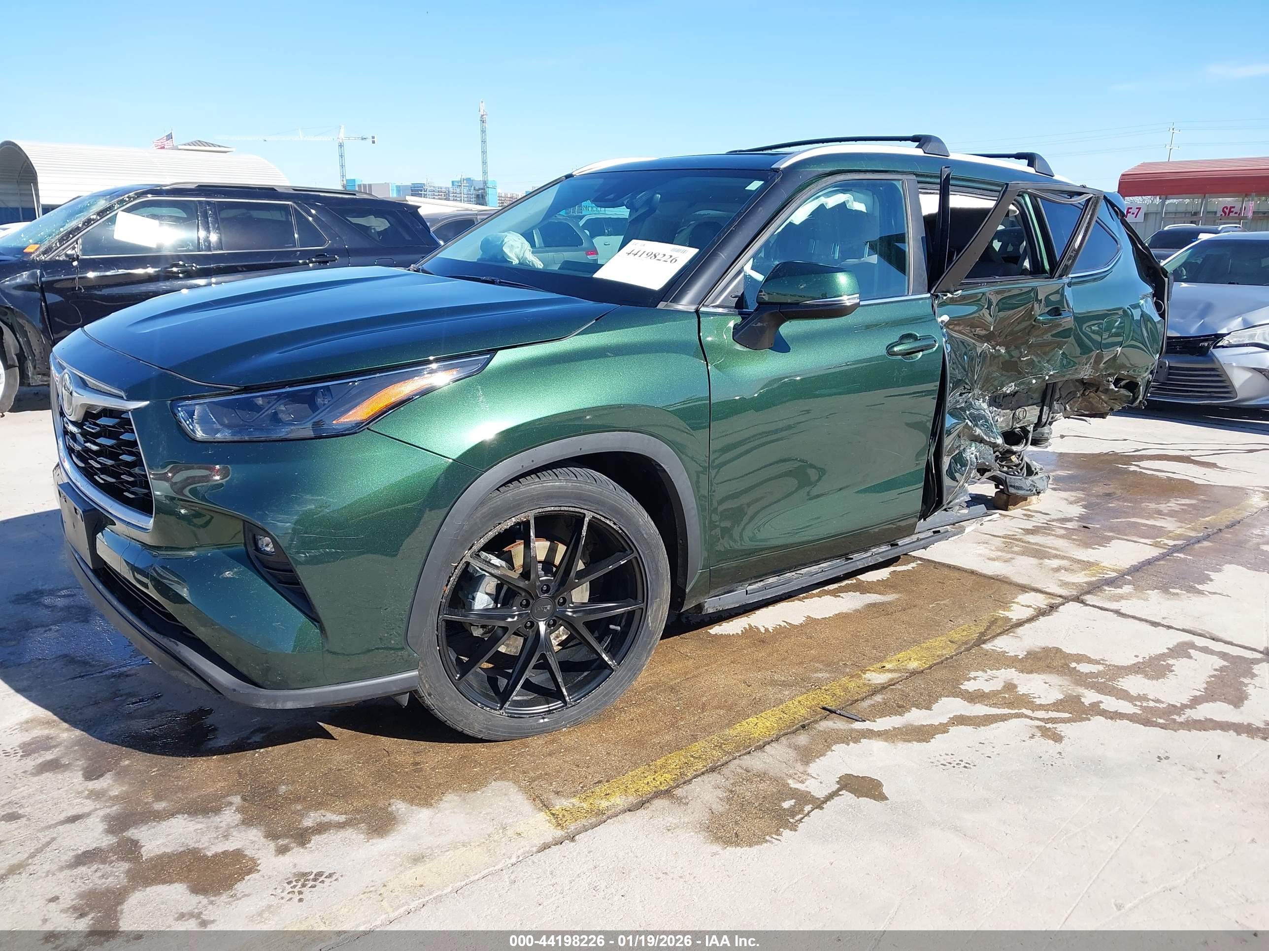 TOYOTA HIGHLANDER image 2