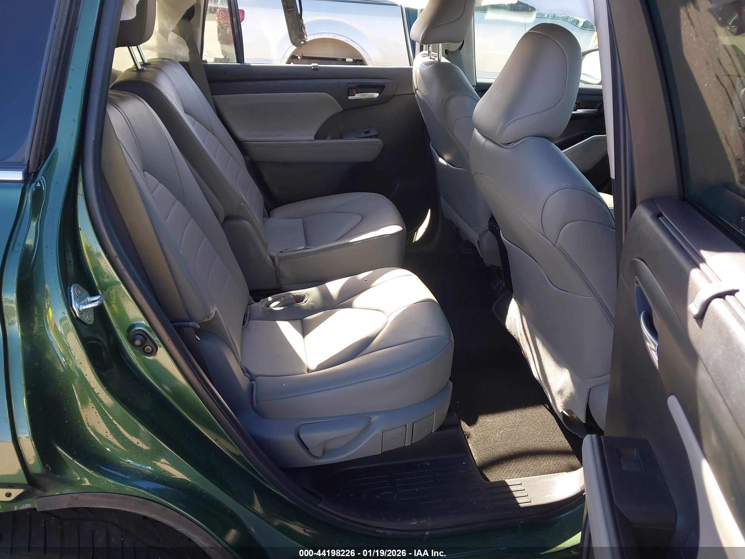 TOYOTA HIGHLANDER image 8