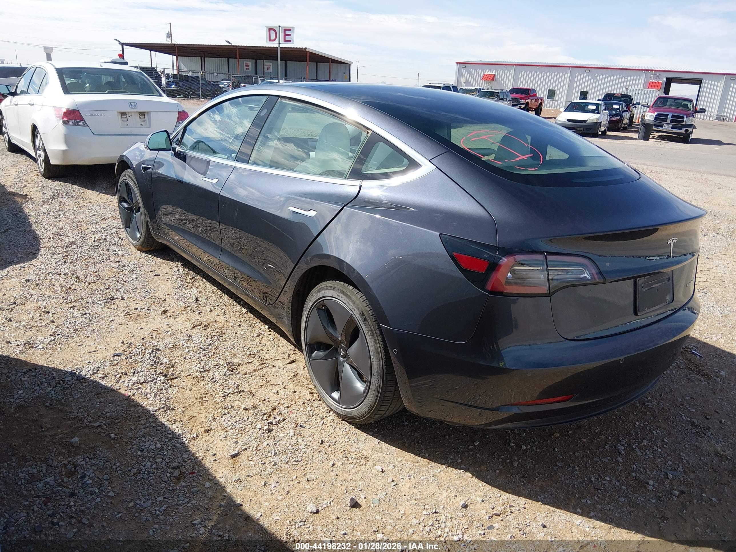 TESLA MODEL image 3