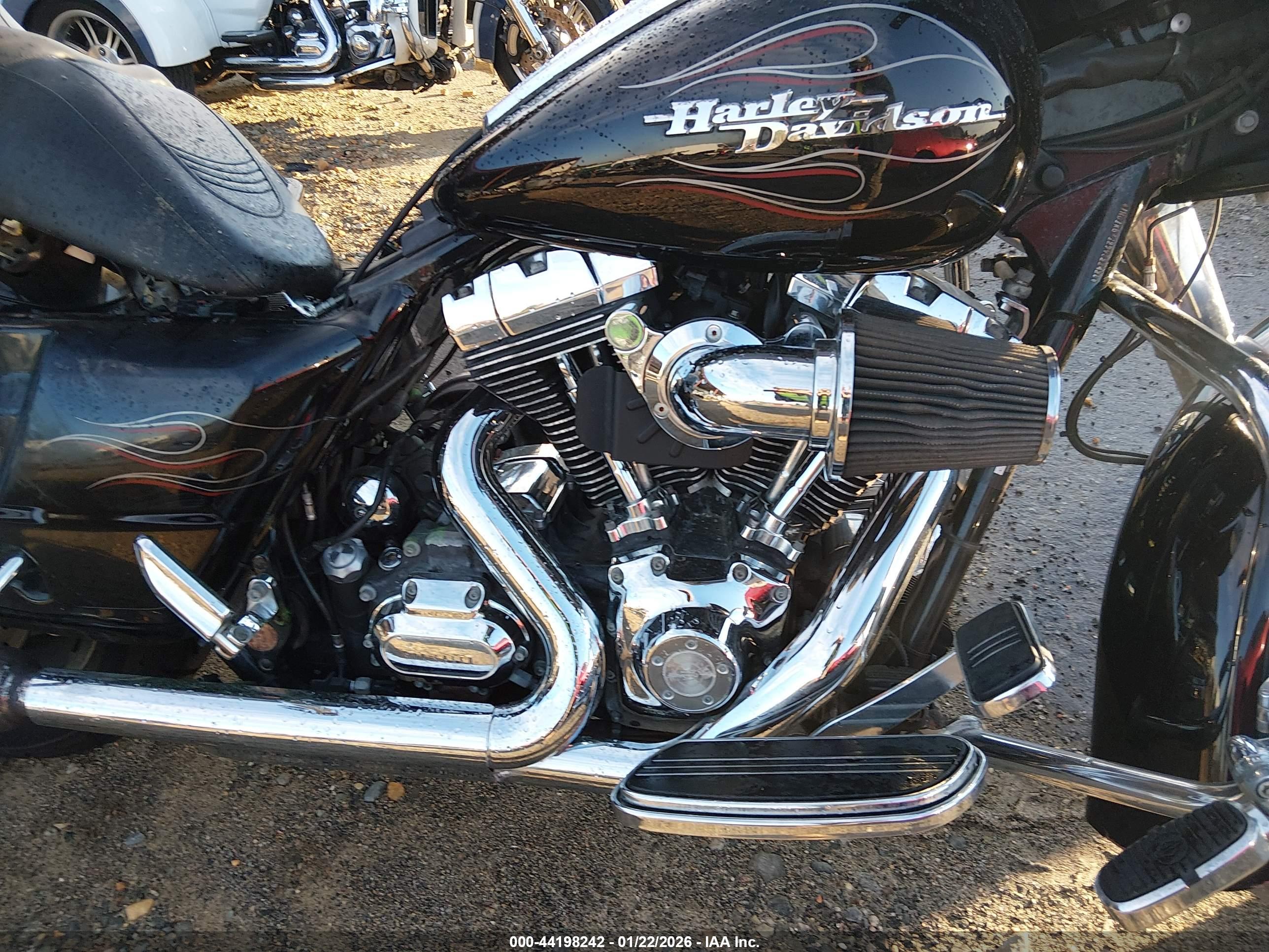 HARLEY-DAVIDSON FLHX image 8