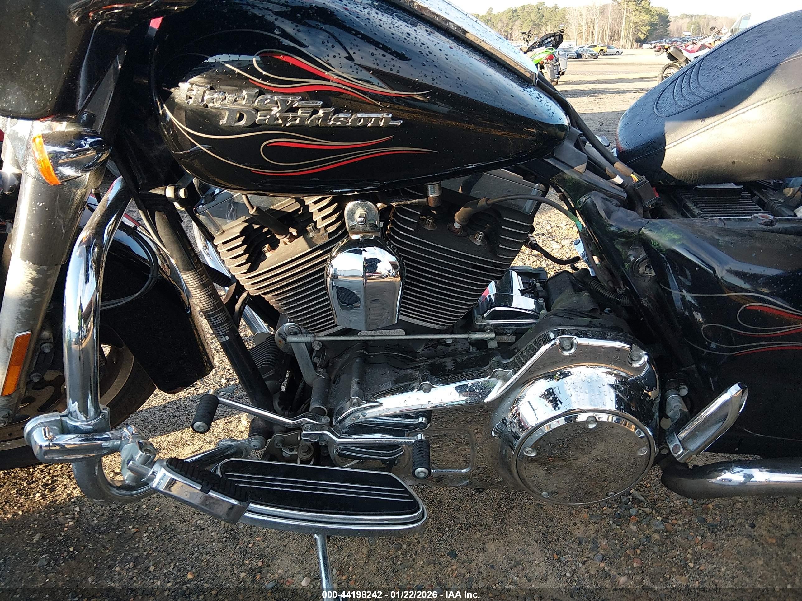 HARLEY-DAVIDSON FLHX image 9