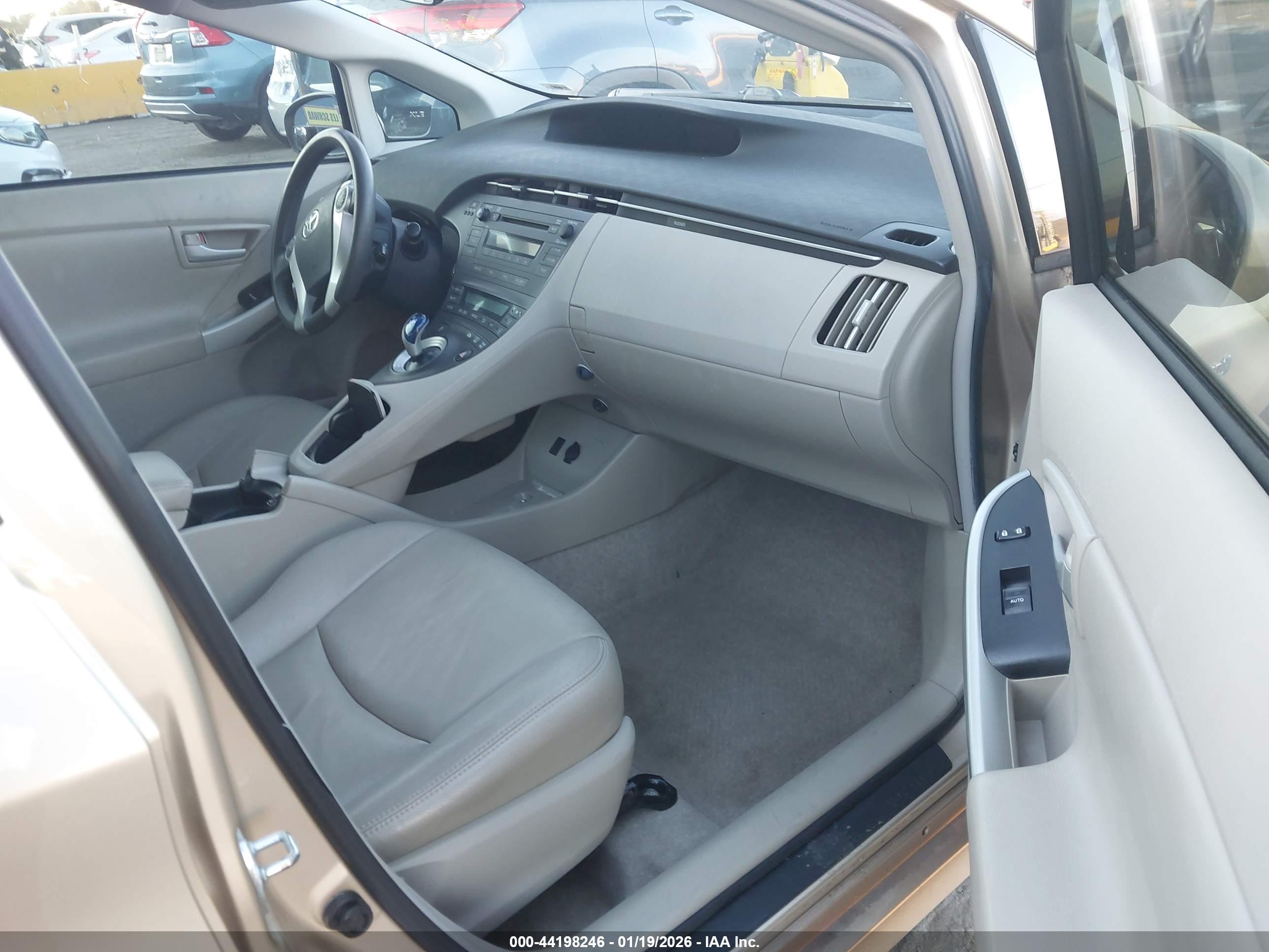 TOYOTA PRIUS image 5