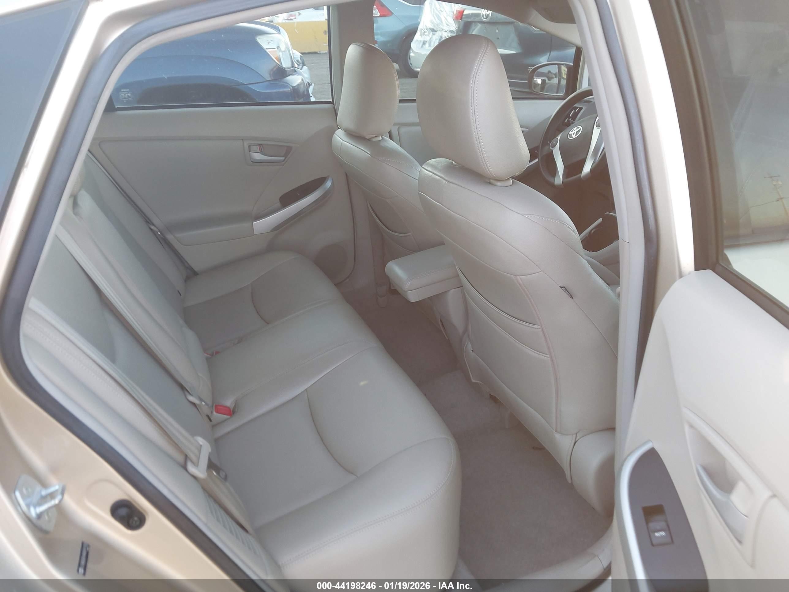 TOYOTA PRIUS image 8