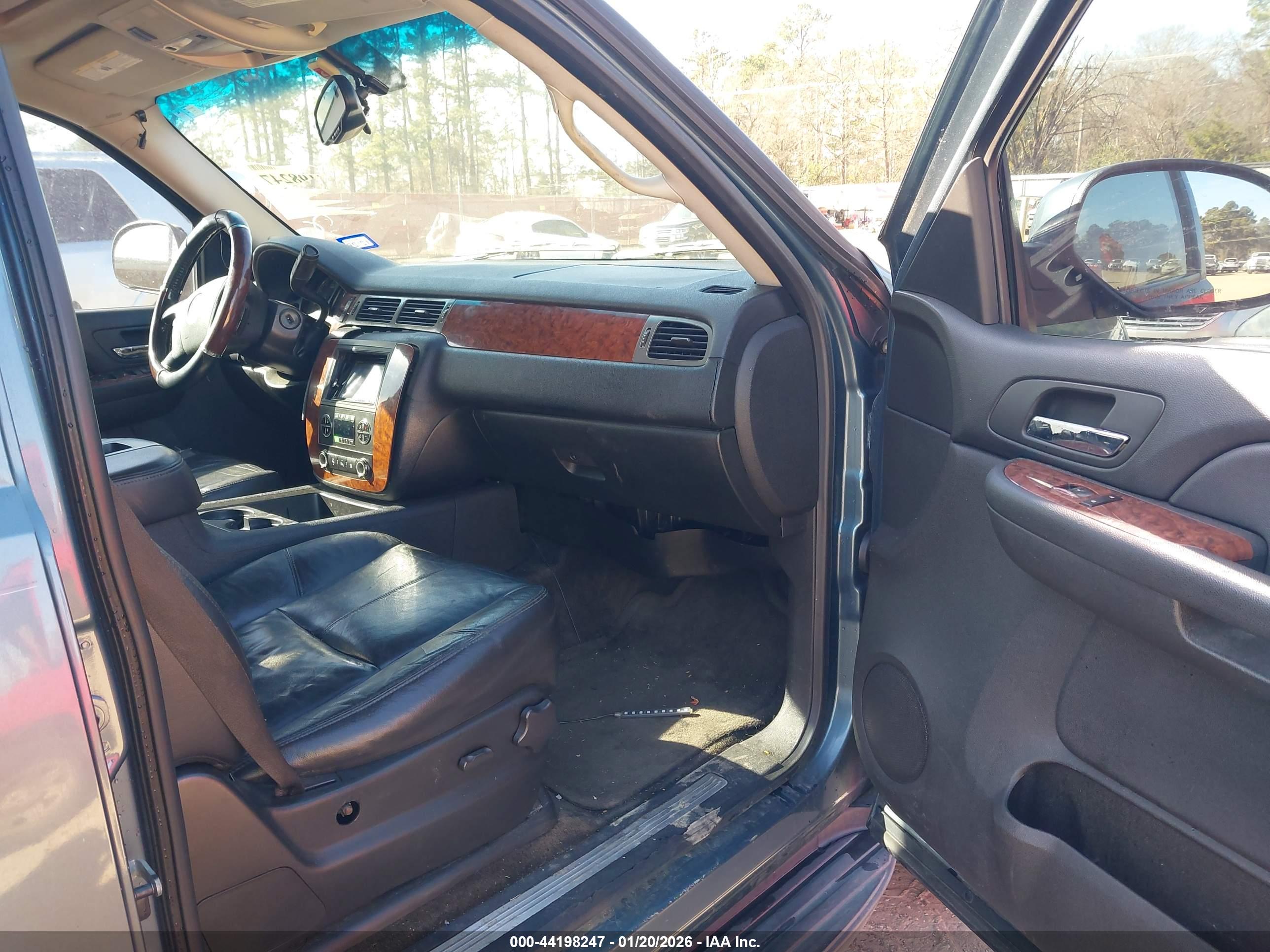 CHEVROLET TAHOE image 5