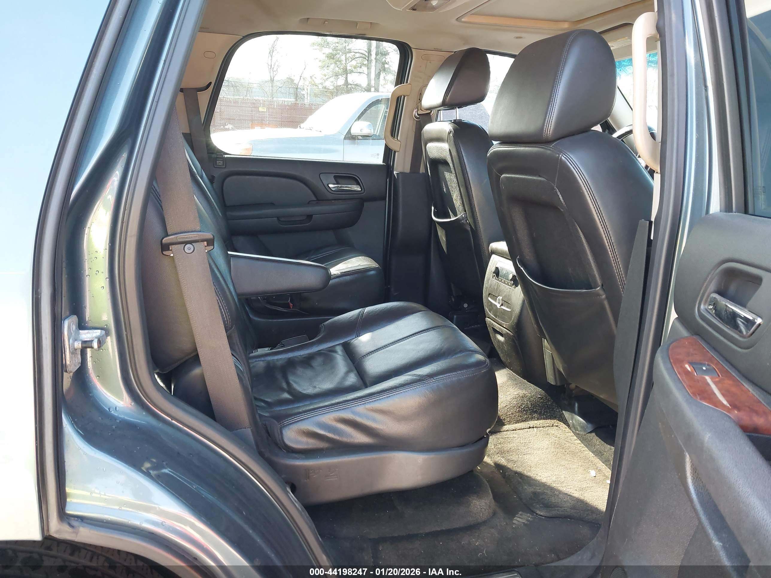 CHEVROLET TAHOE image 8