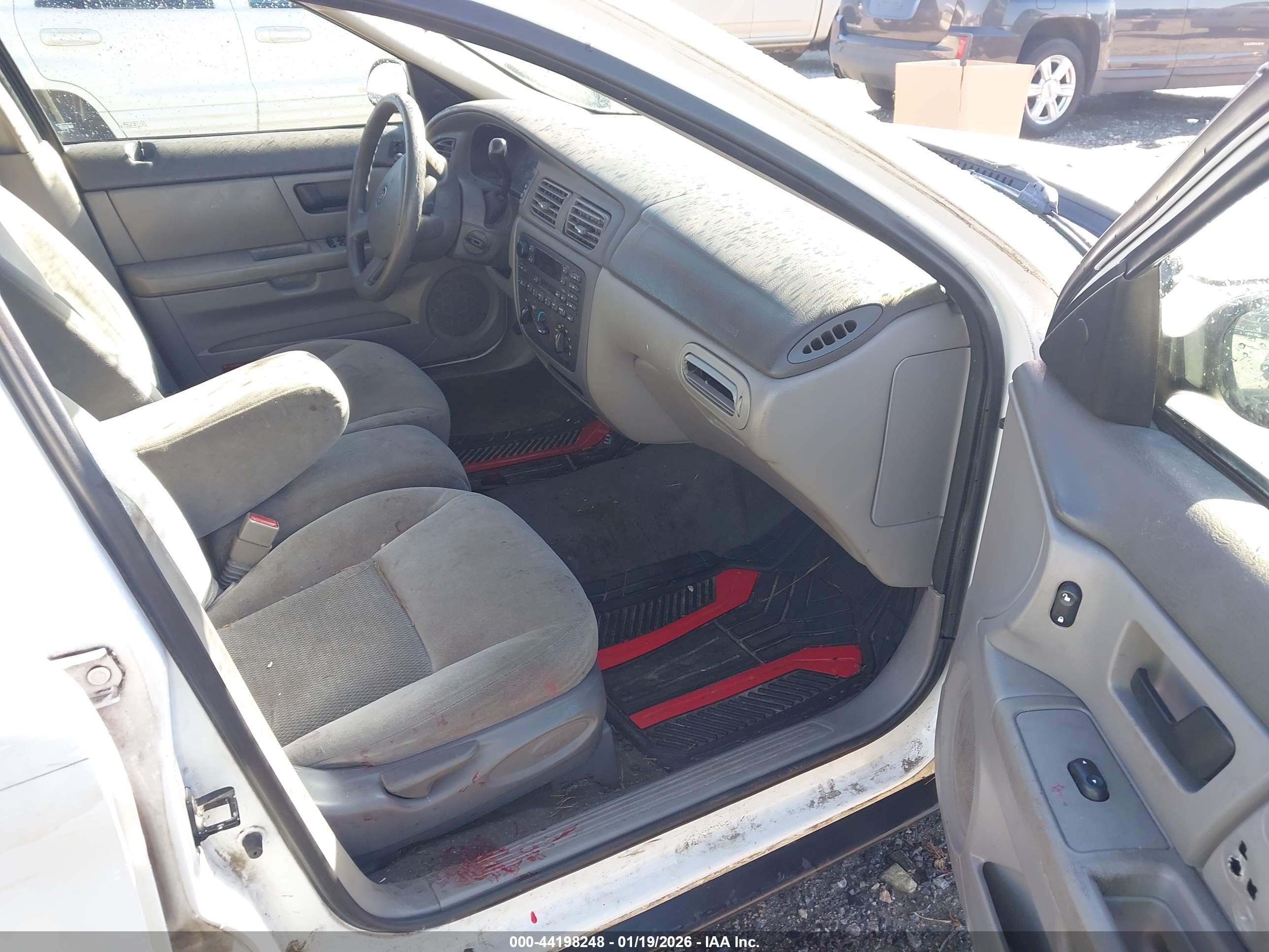 FORD TAURUS image 5