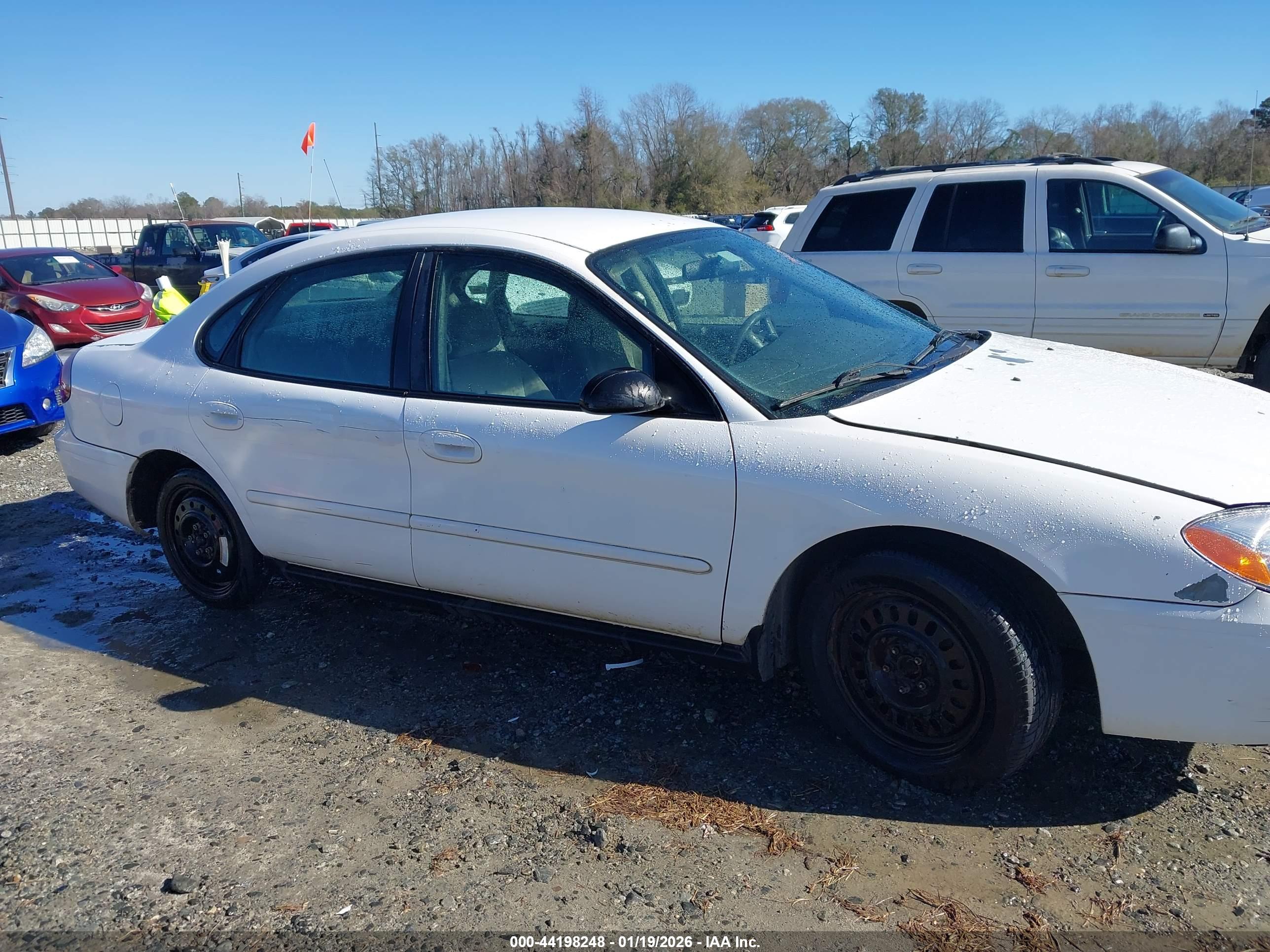 FORD TAURUS image 6