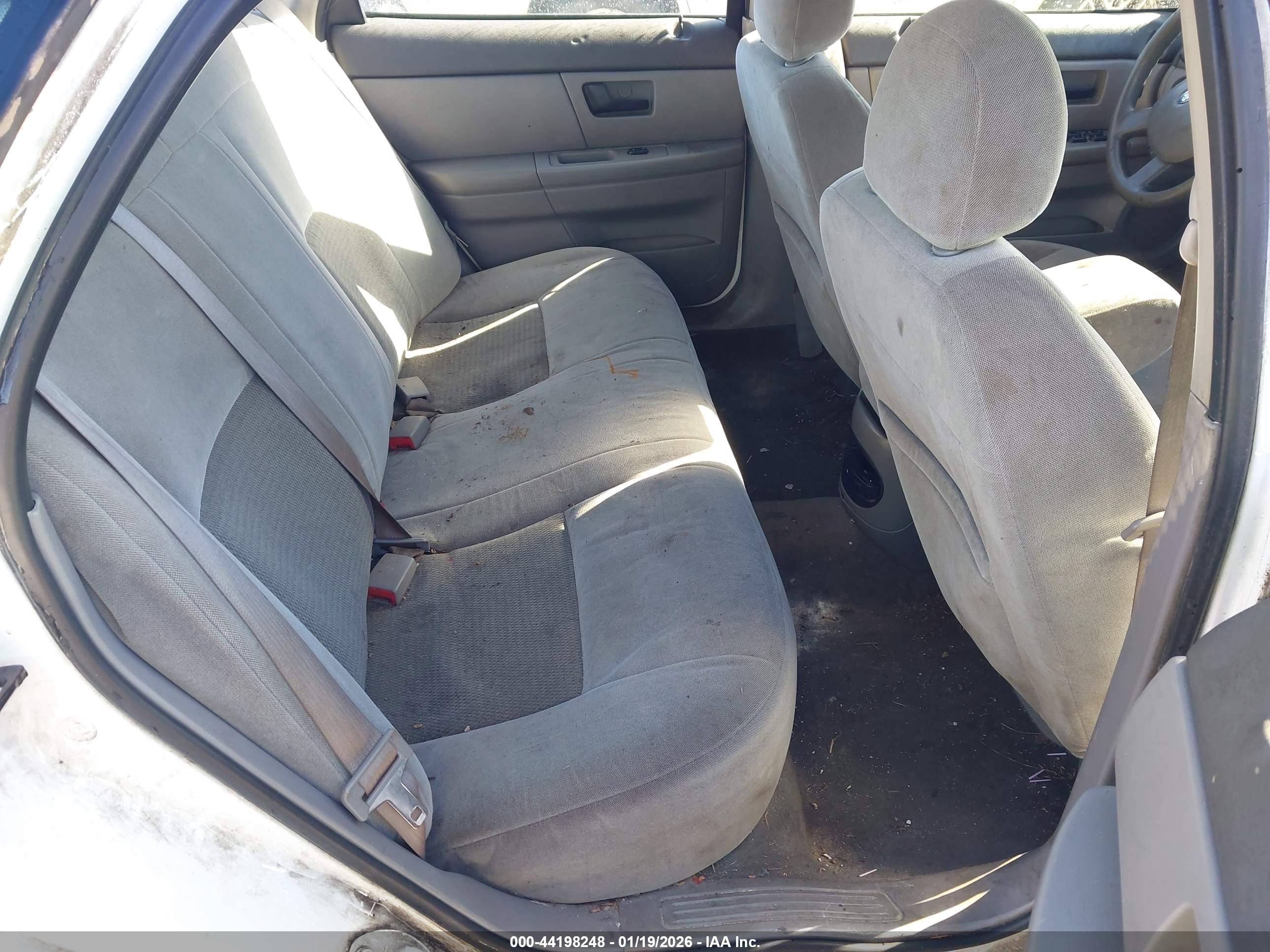 FORD TAURUS image 8