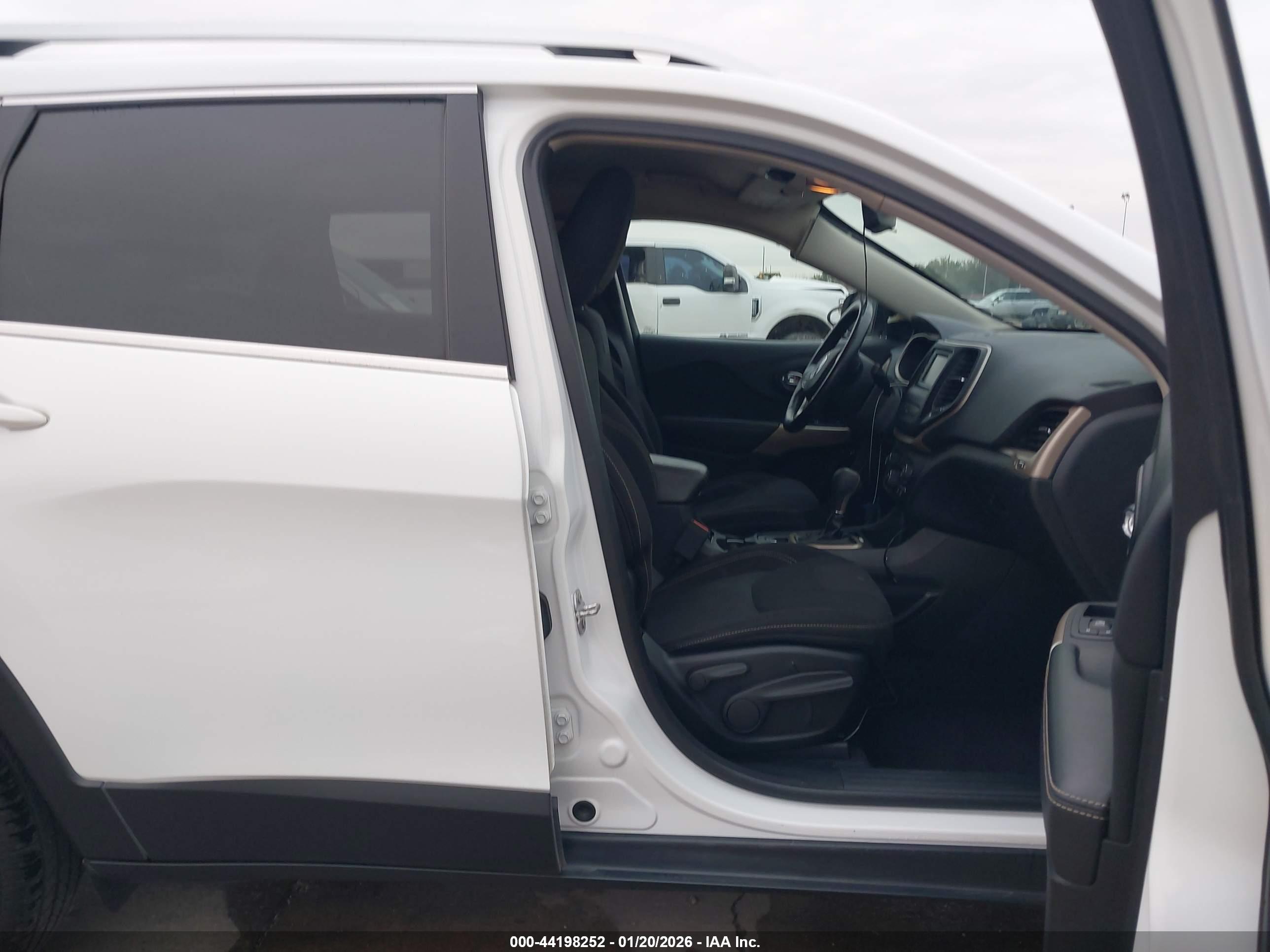 JEEP CHEROKEE image 5