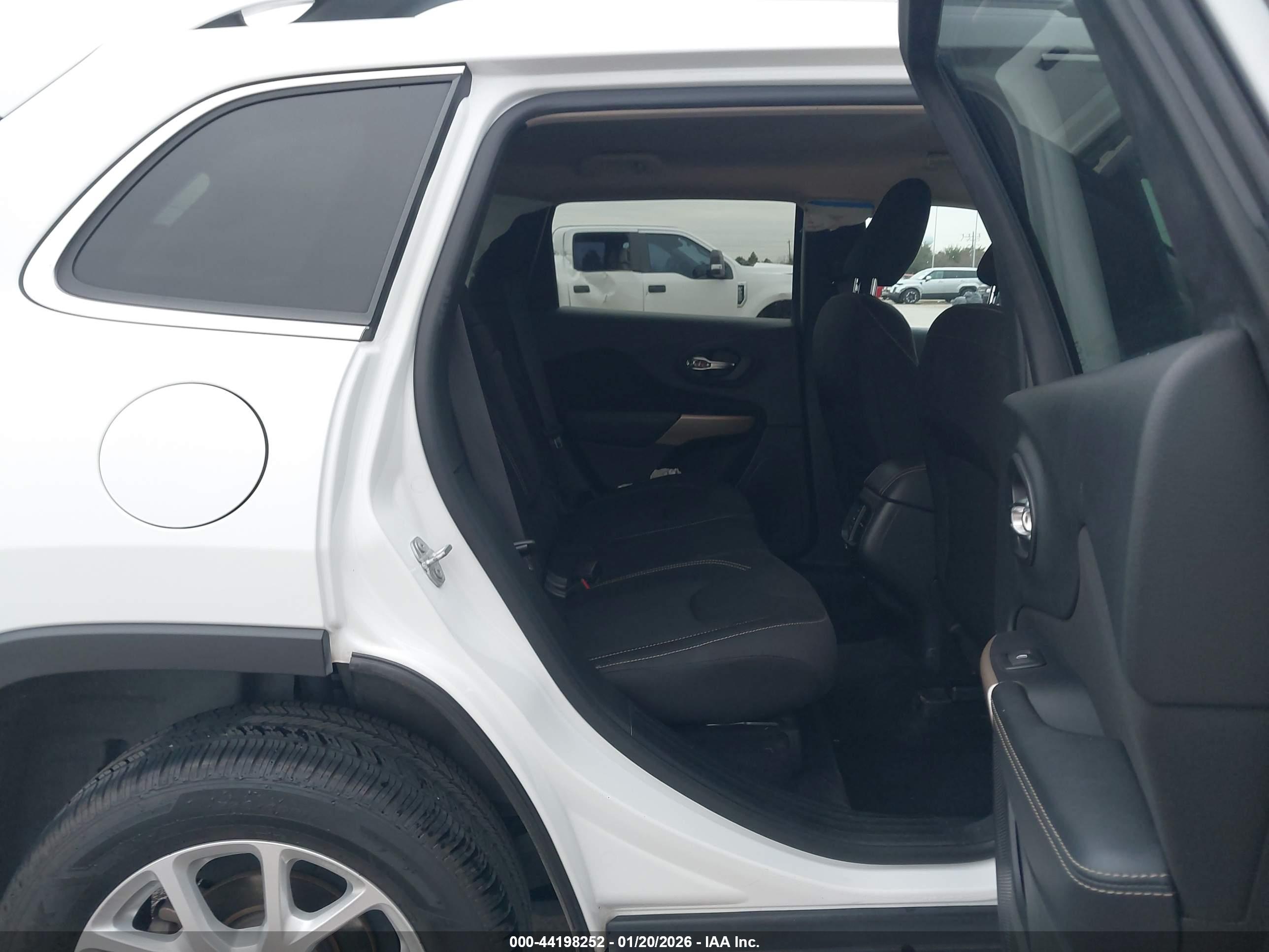 JEEP CHEROKEE image 8