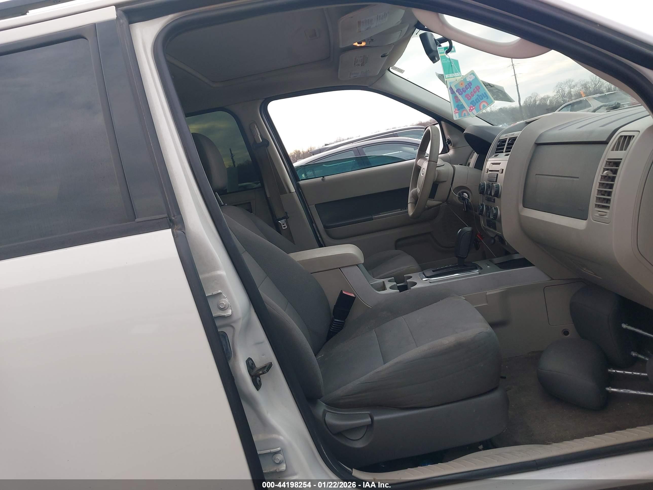 FORD ESCAPE image 5