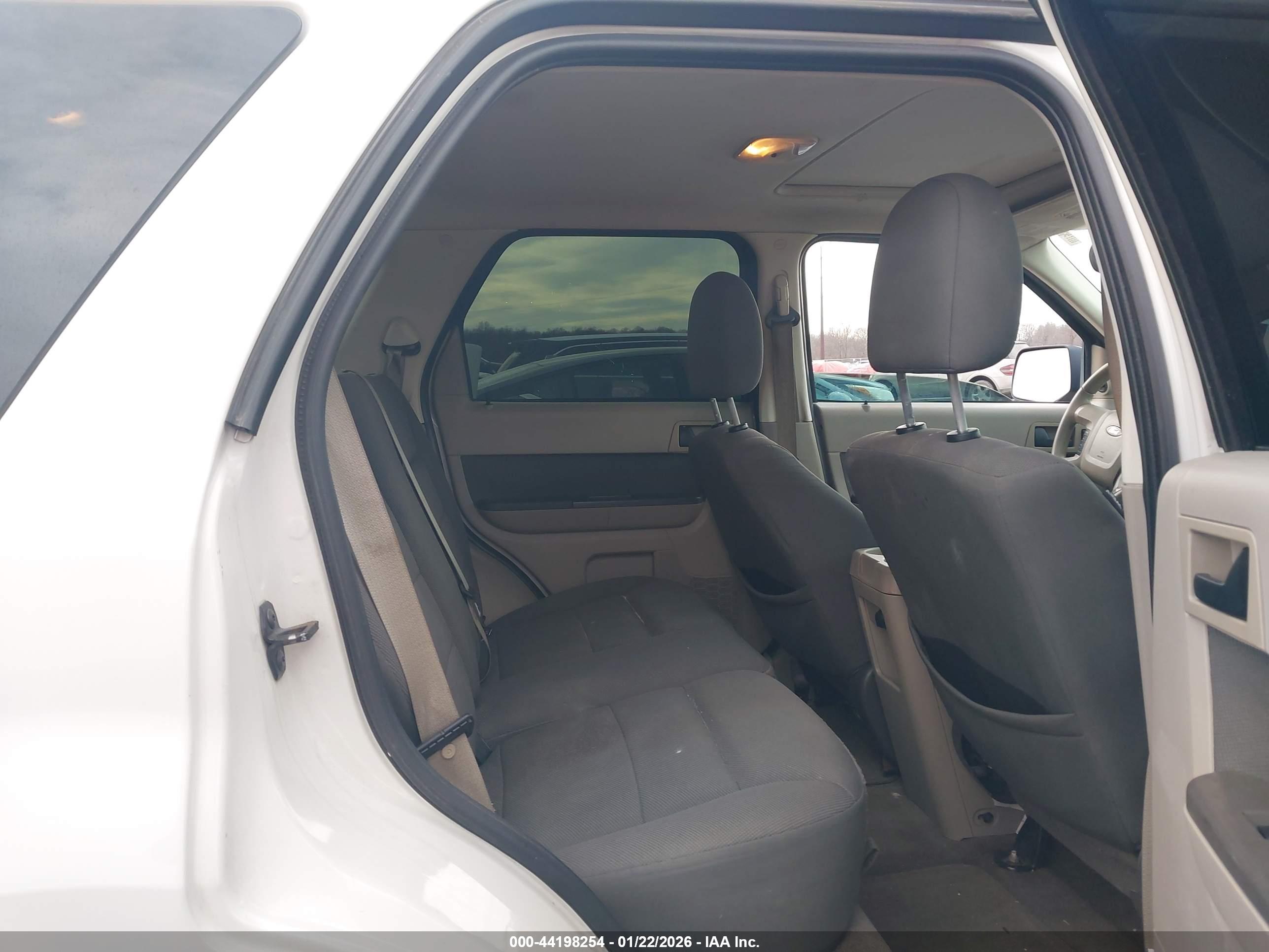 FORD ESCAPE image 8