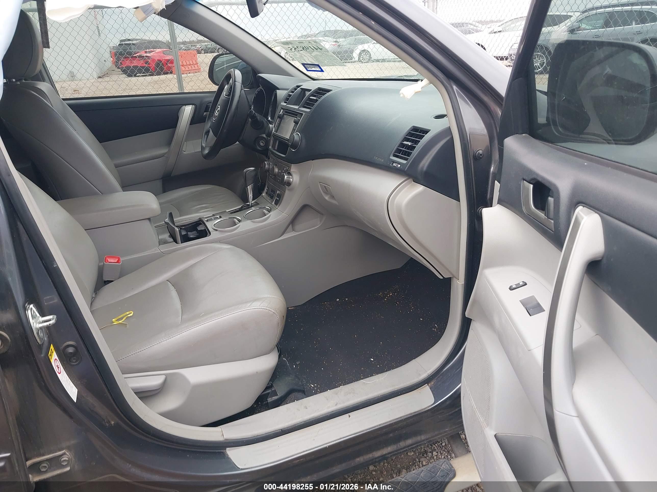 TOYOTA HIGHLANDER image 5