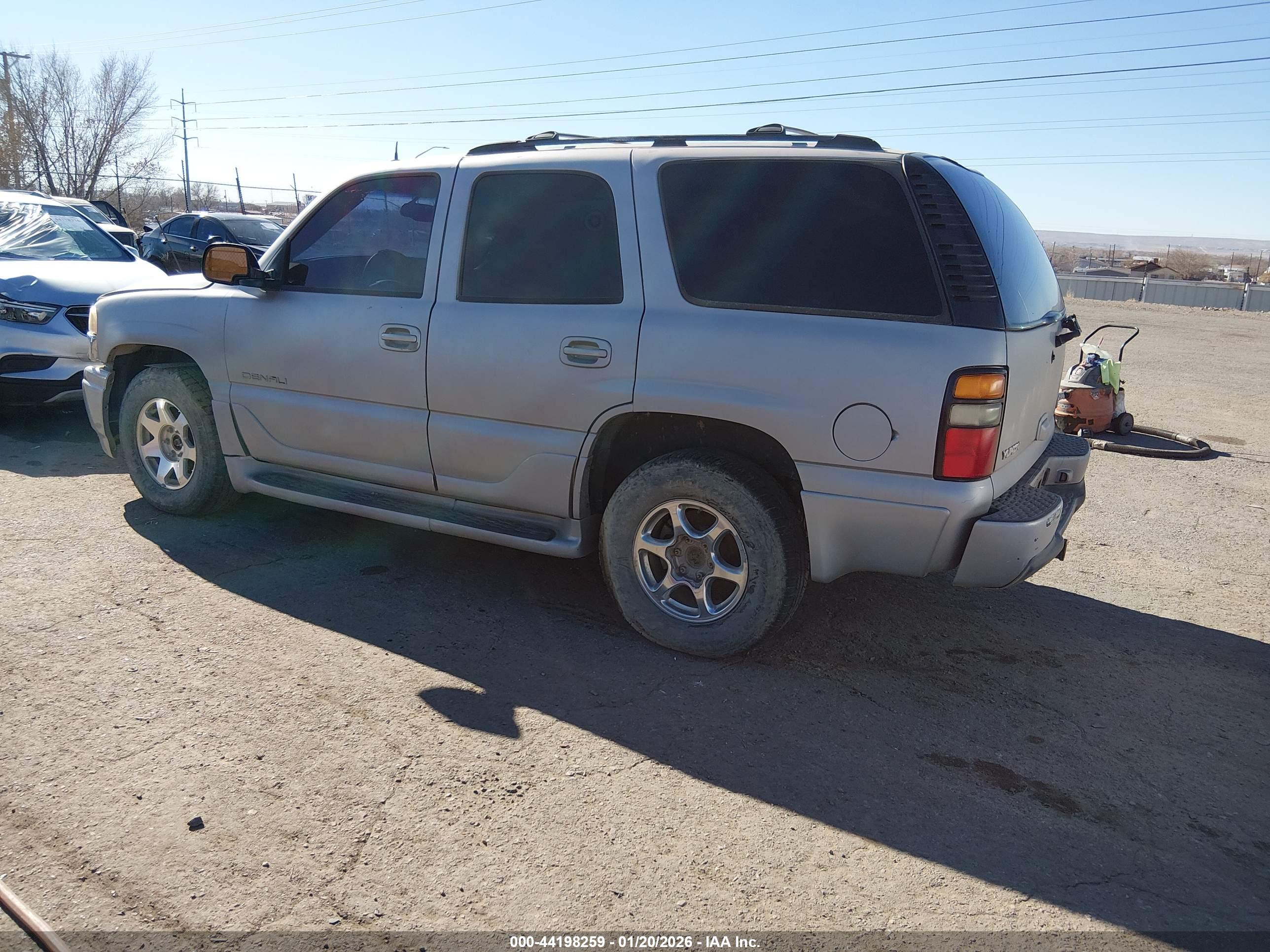 GMC YUKON image 3