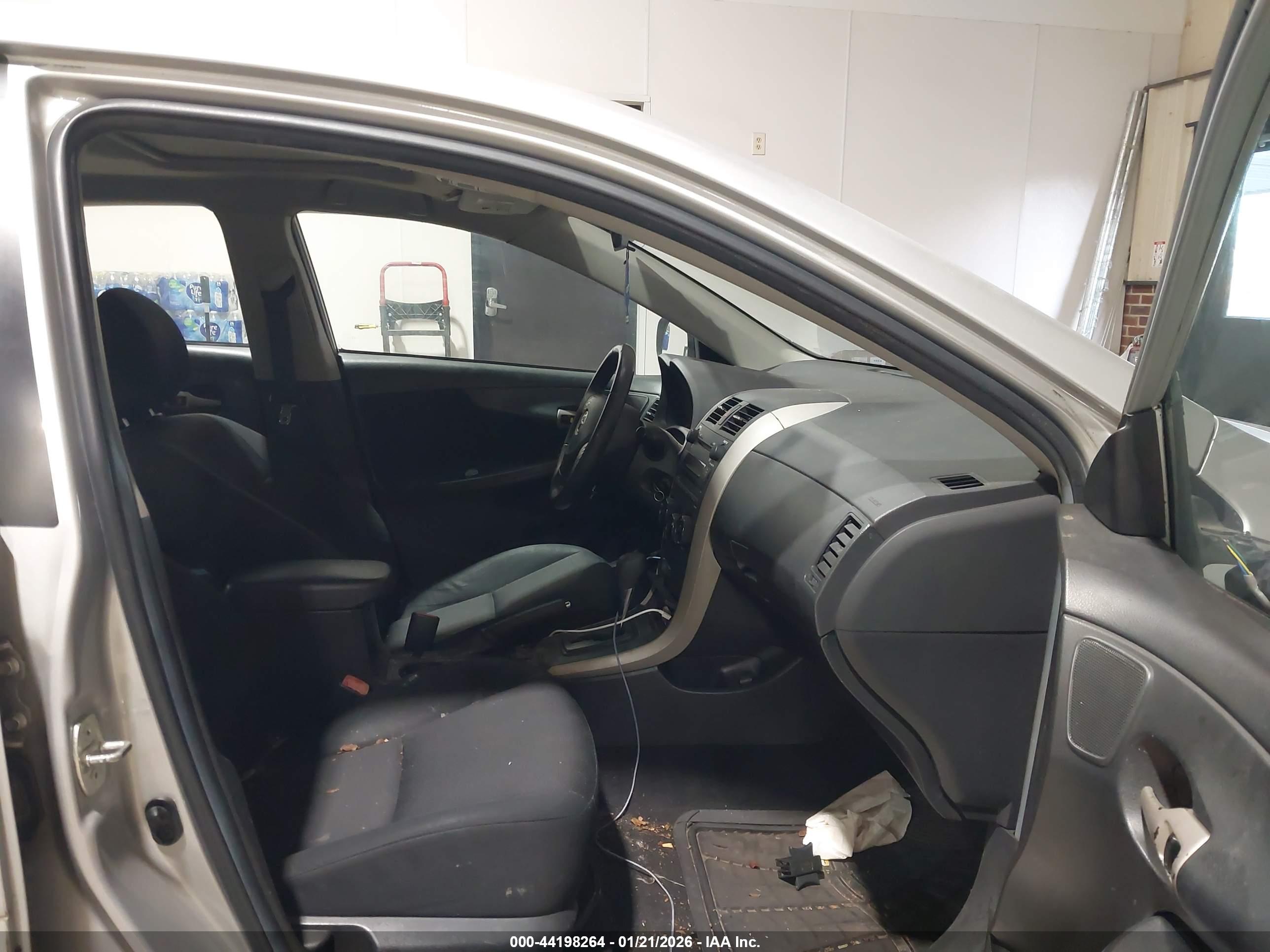 TOYOTA COROLLA image 5