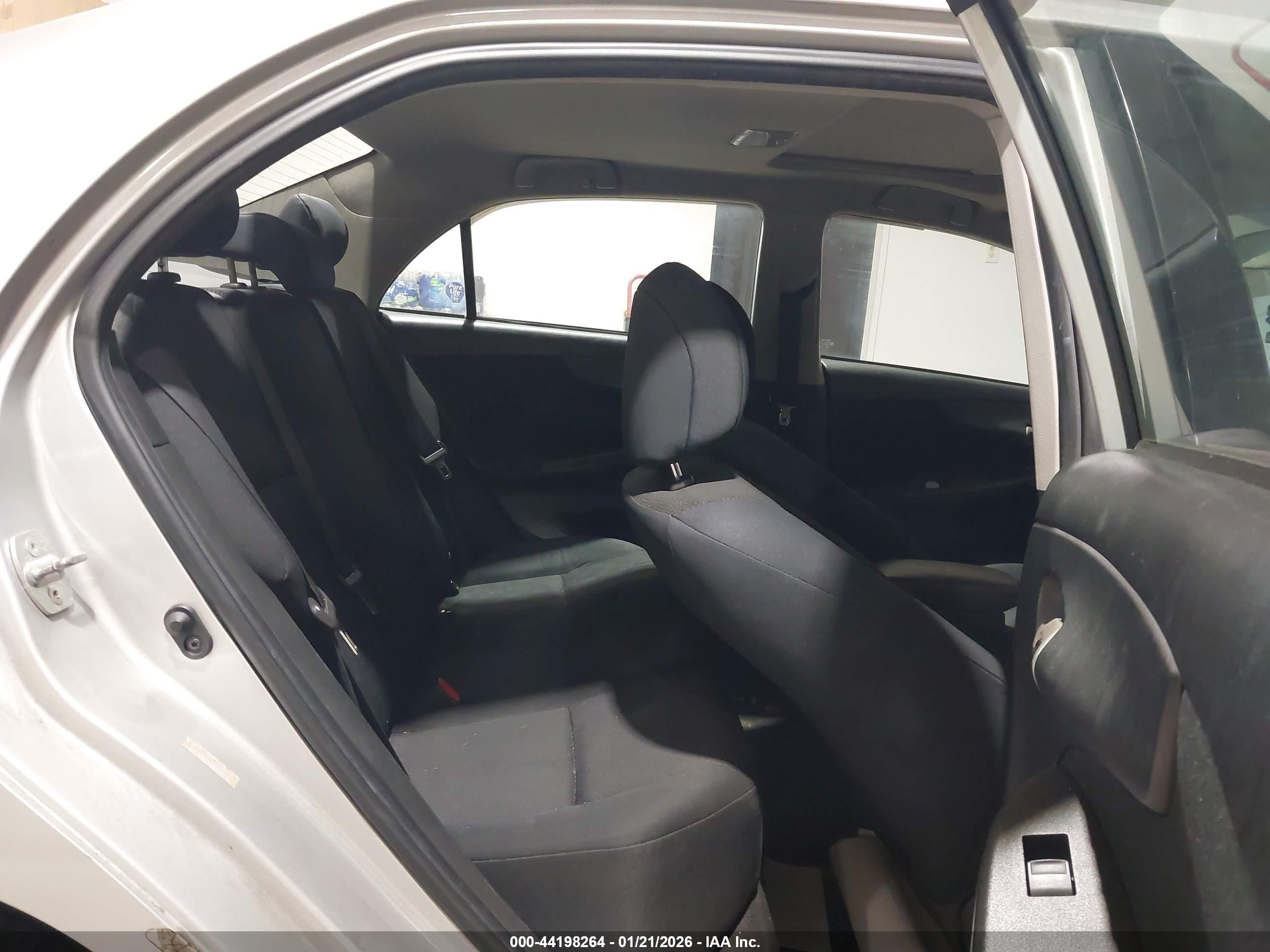 TOYOTA COROLLA image 8