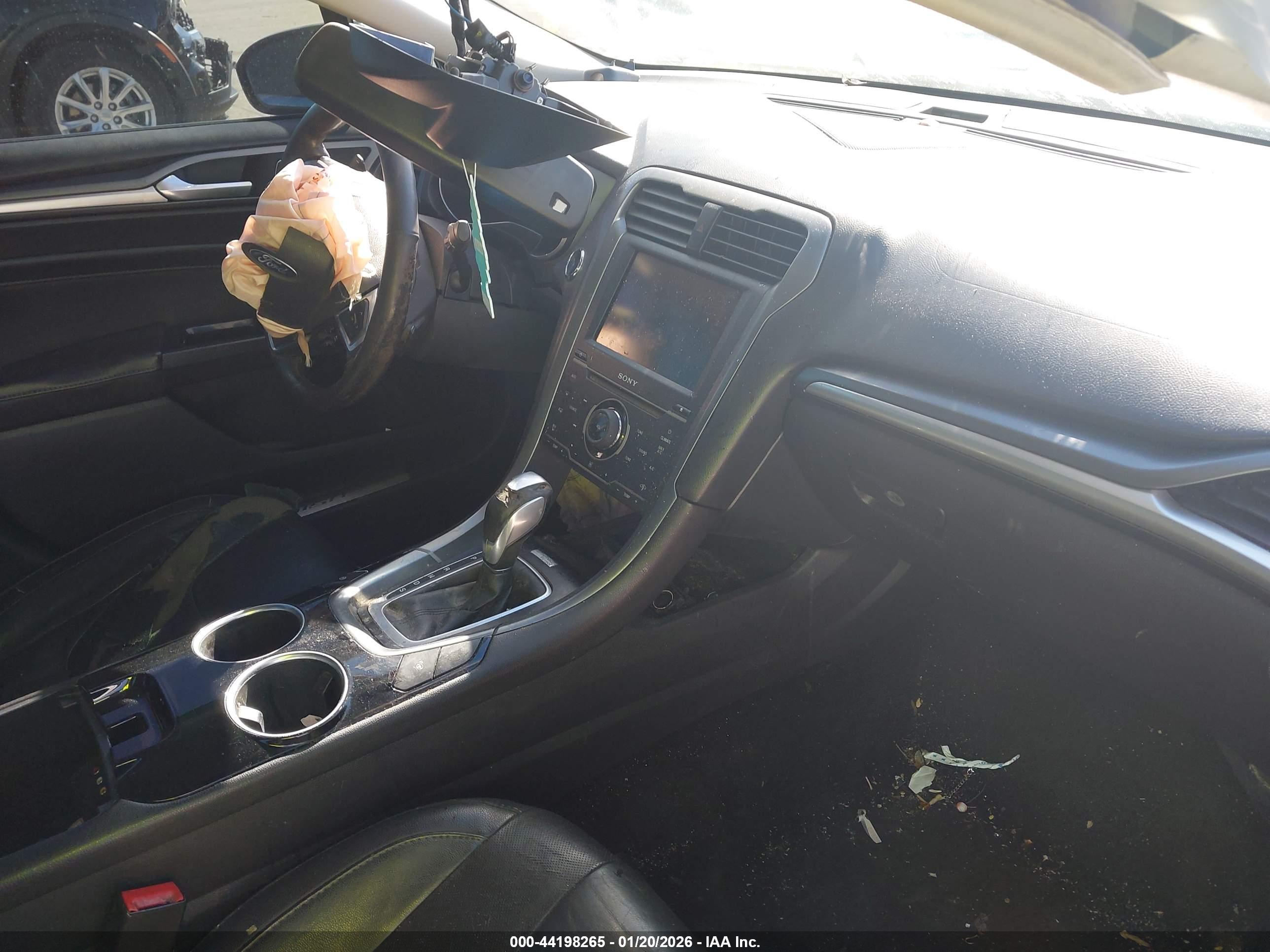 FORD FUSION image 5