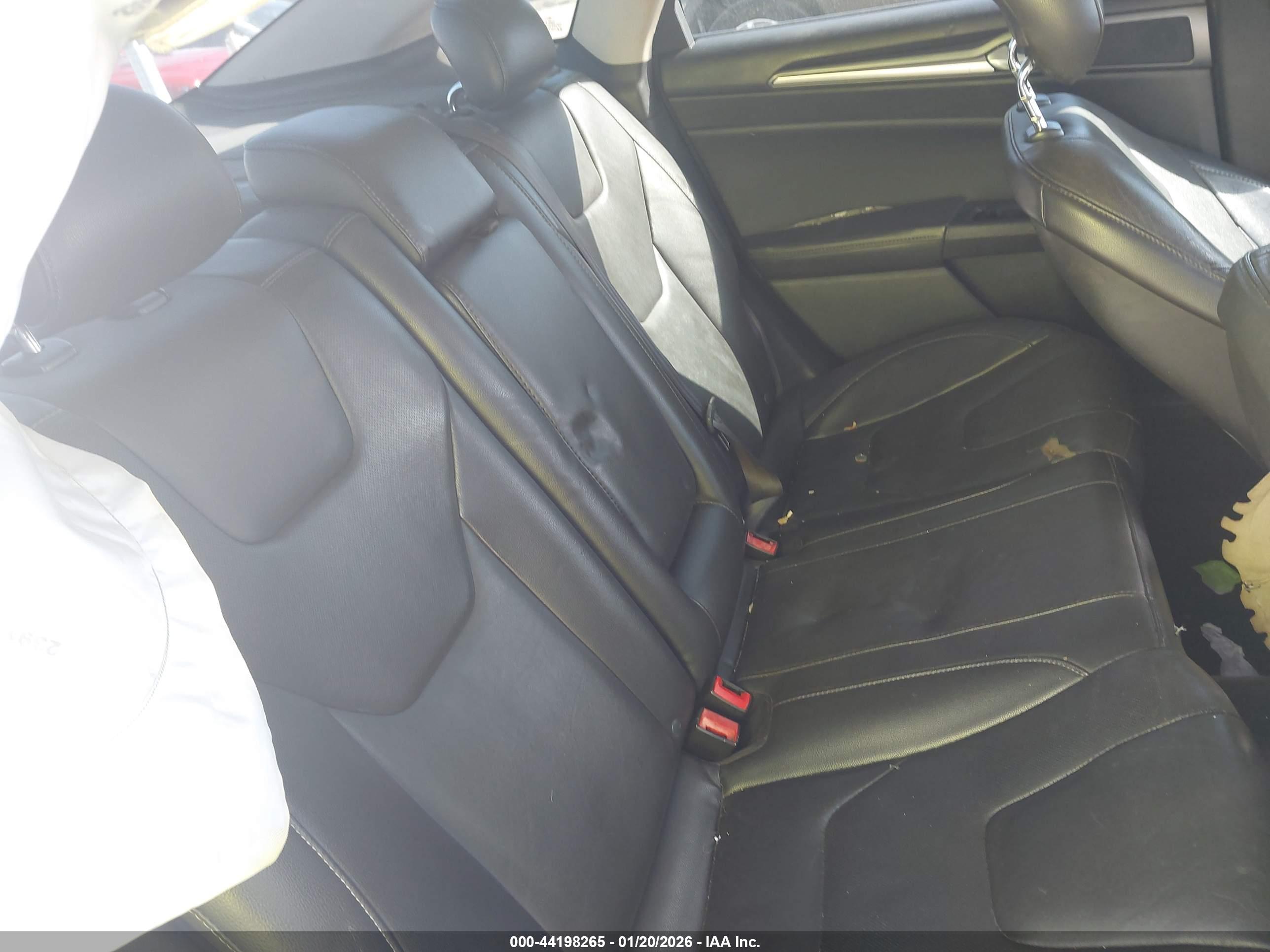 FORD FUSION image 8