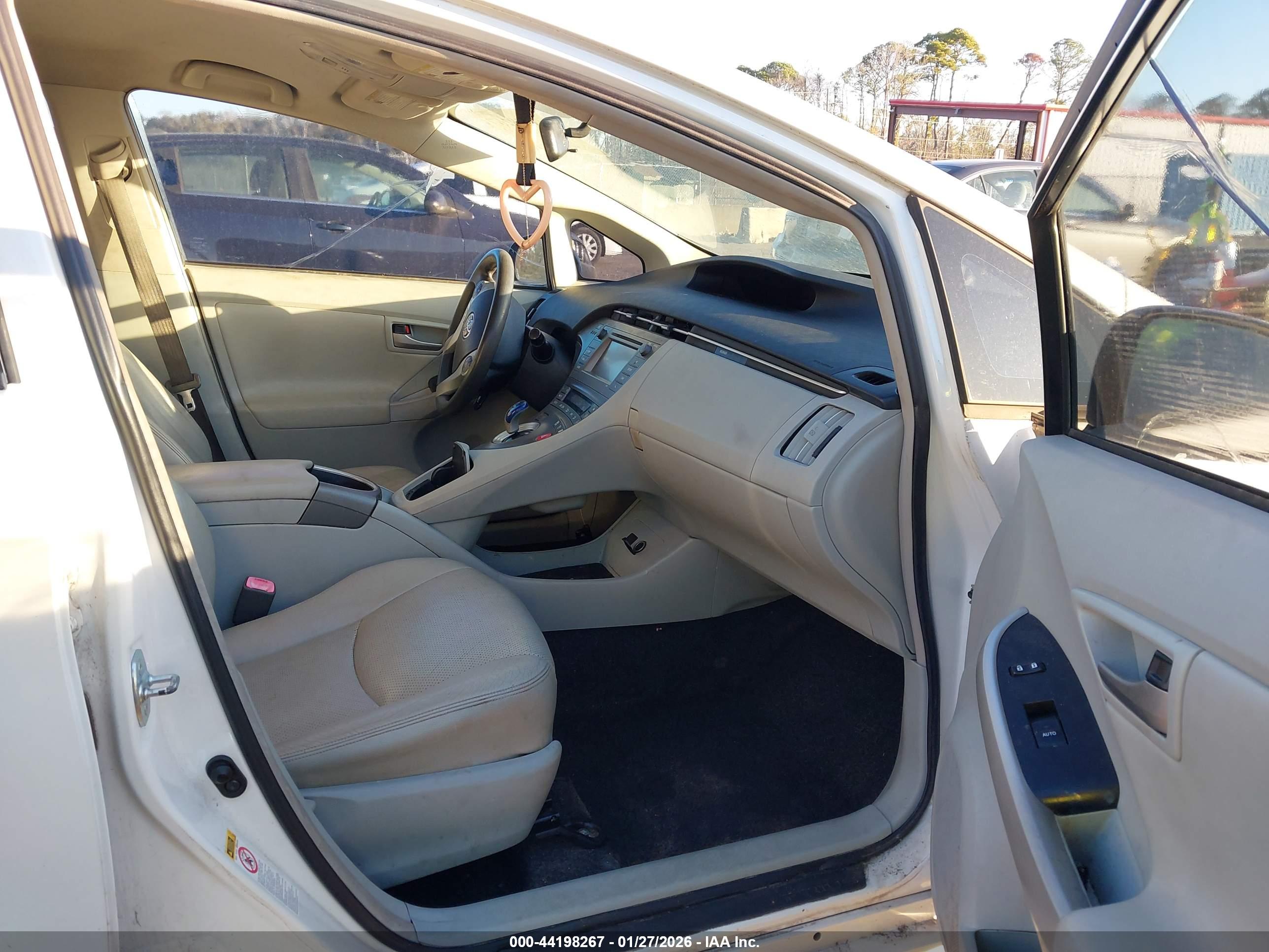 TOYOTA PRIUS image 5