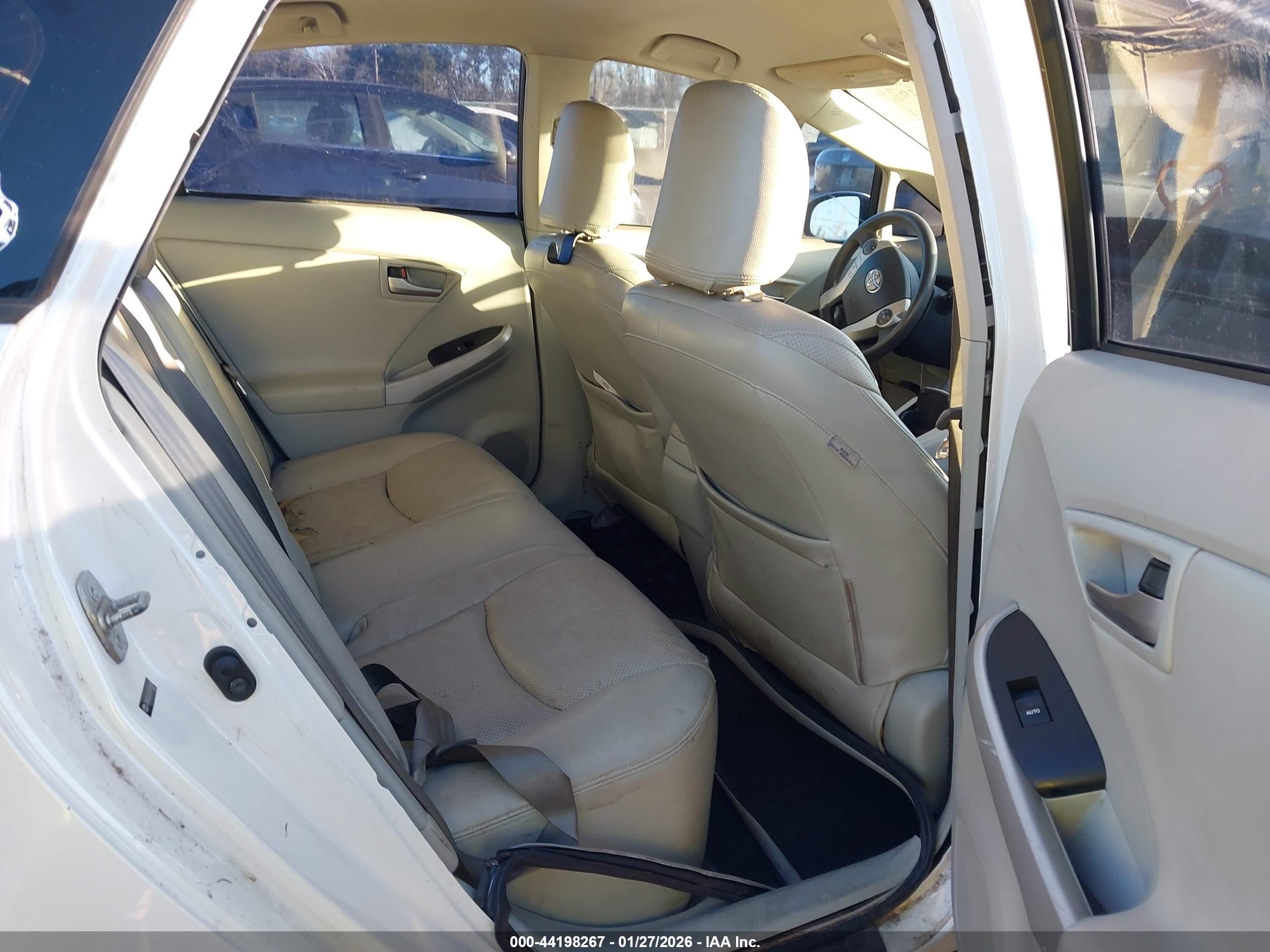 TOYOTA PRIUS image 8
