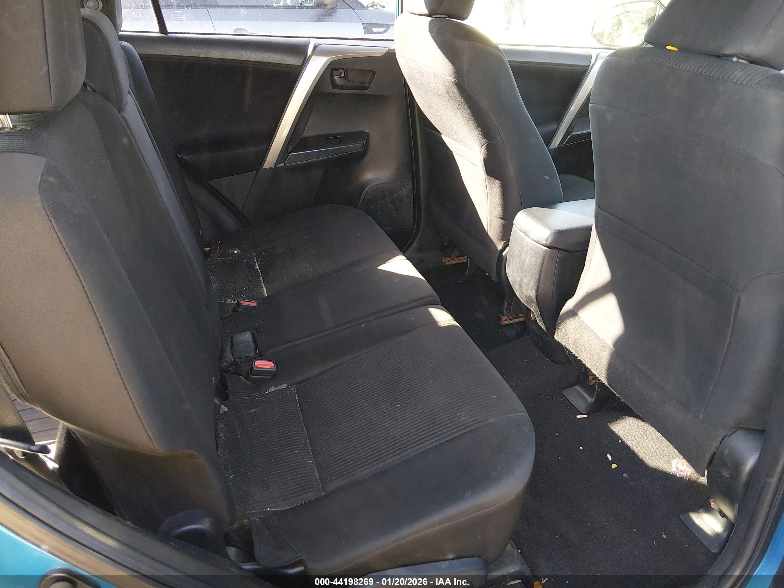 TOYOTA RAV4 image 8