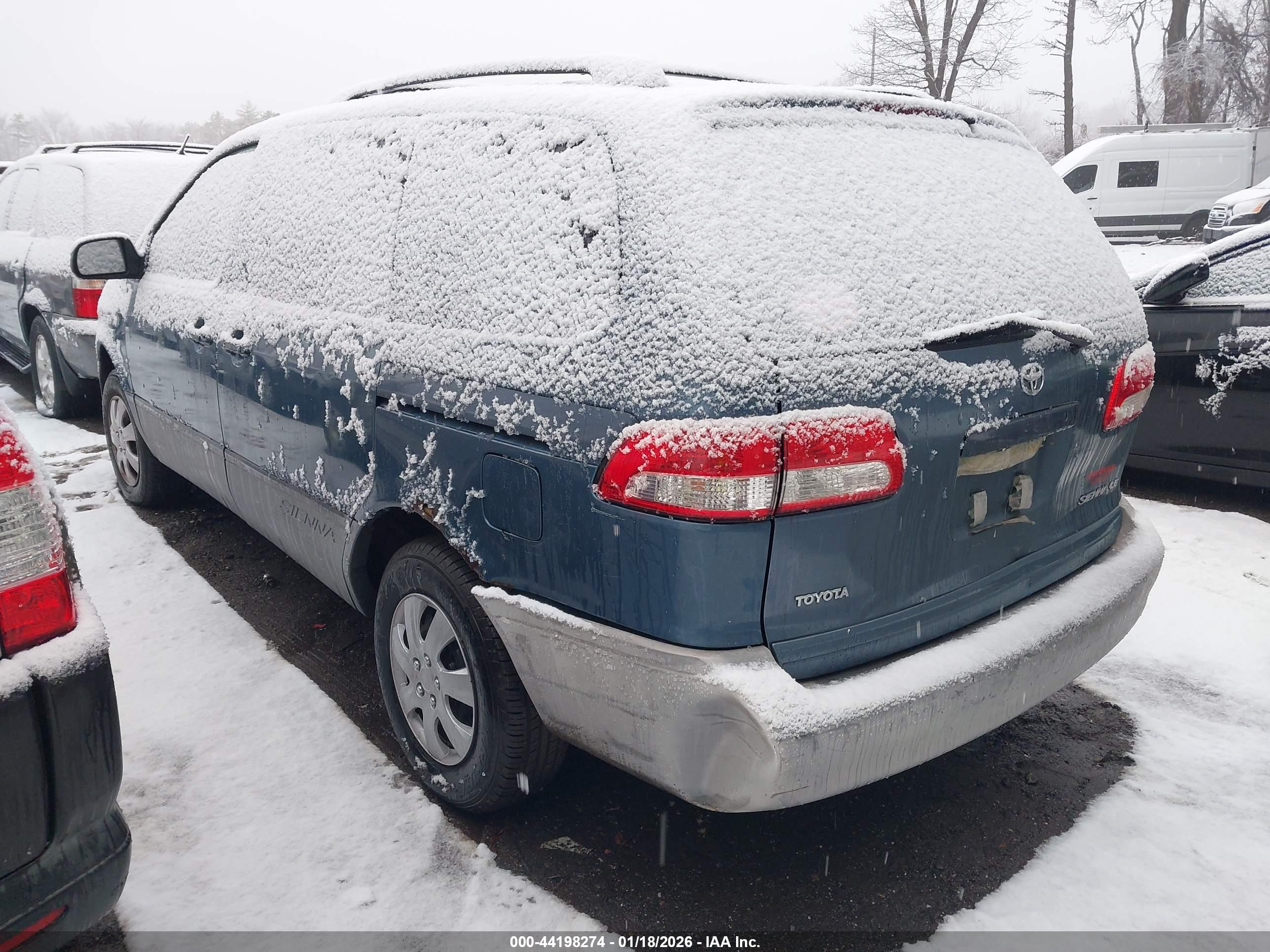TOYOTA SIENNA image 3