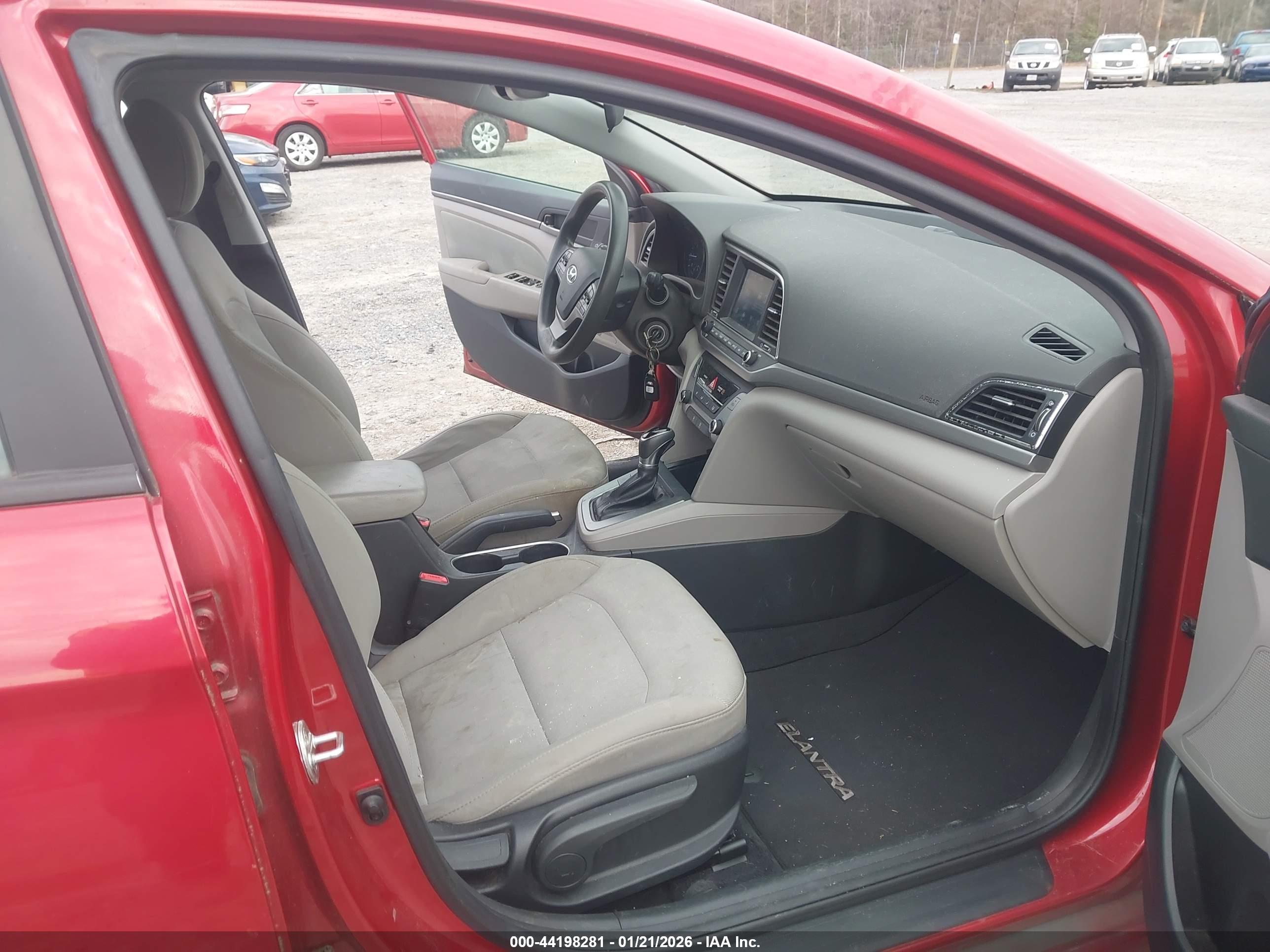 HYUNDAI ELANTRA image 5