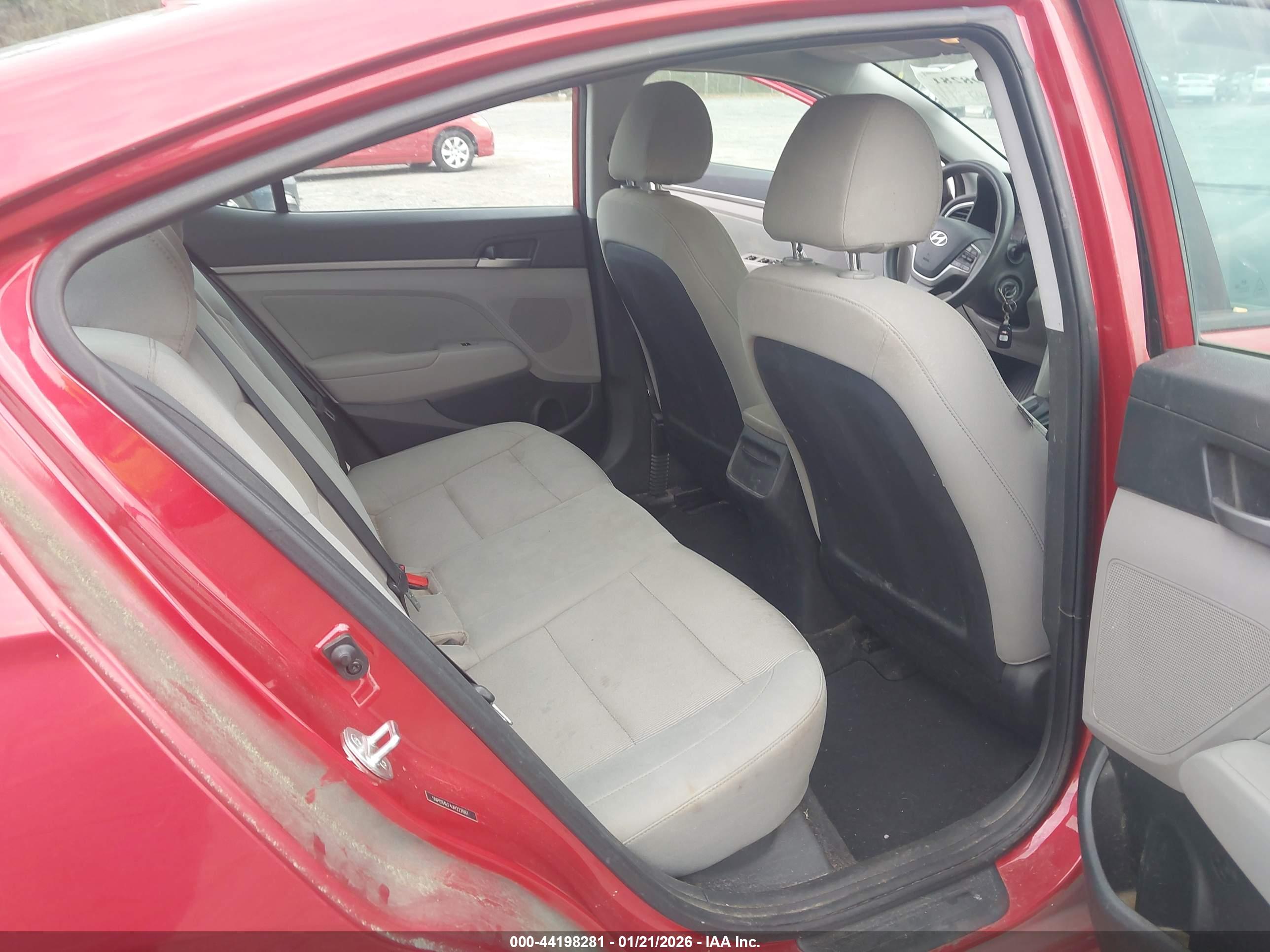 HYUNDAI ELANTRA image 8