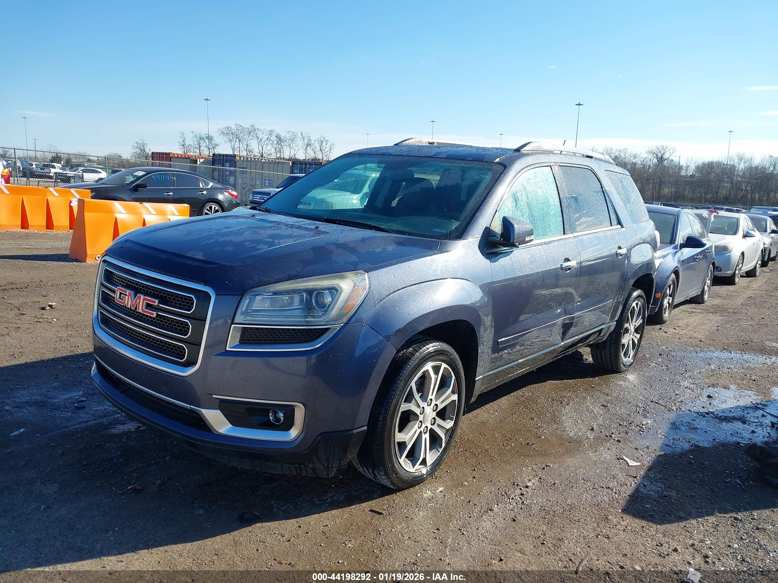 GMC ACADIA image 2
