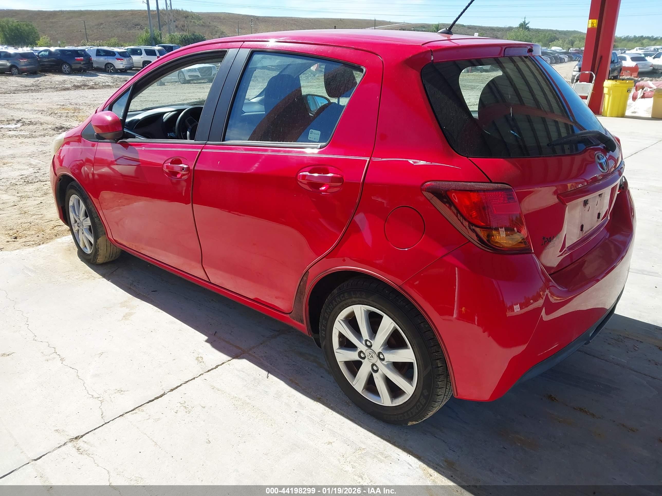 TOYOTA YARIS image 3