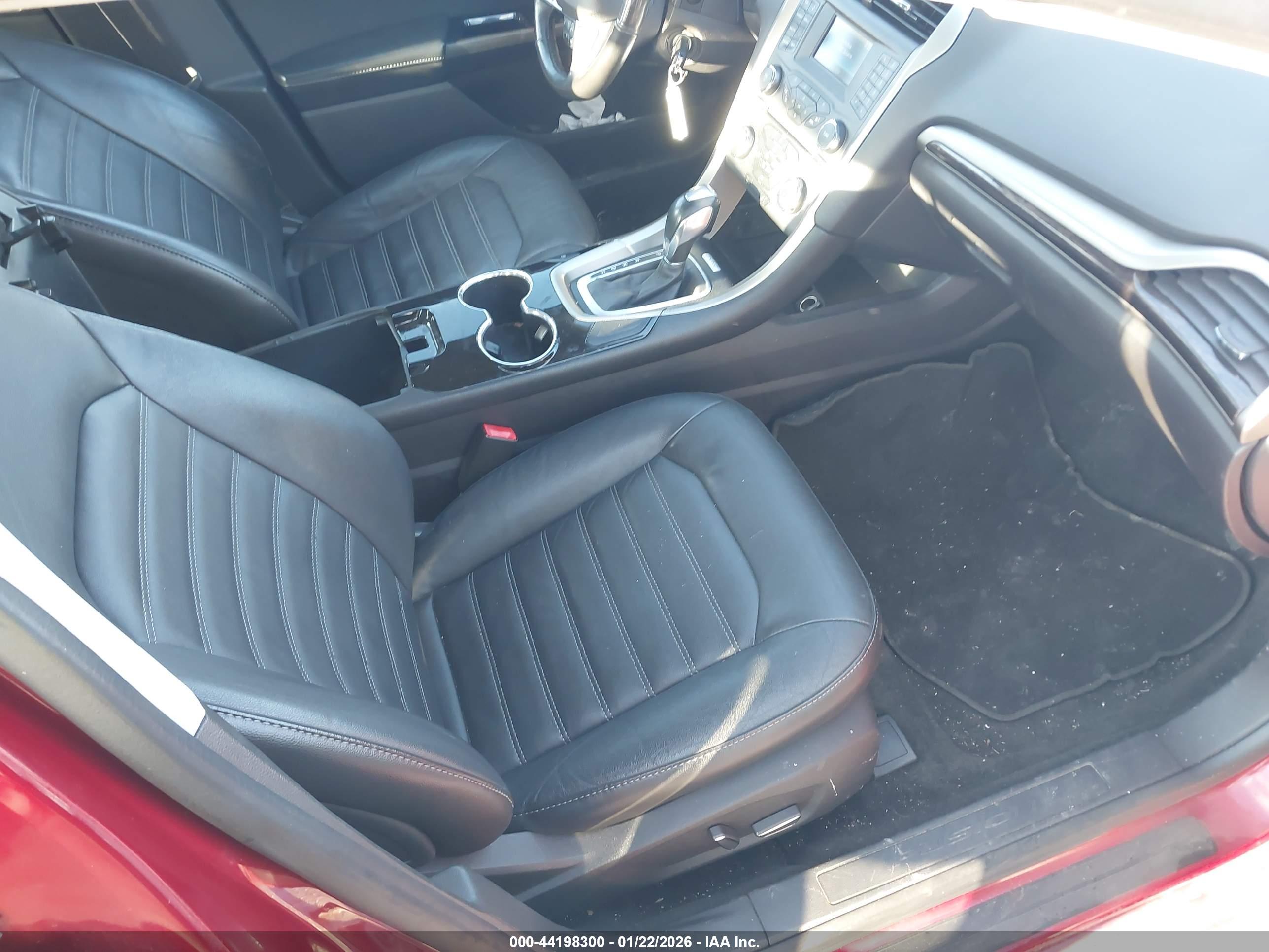 FORD FUSION image 5