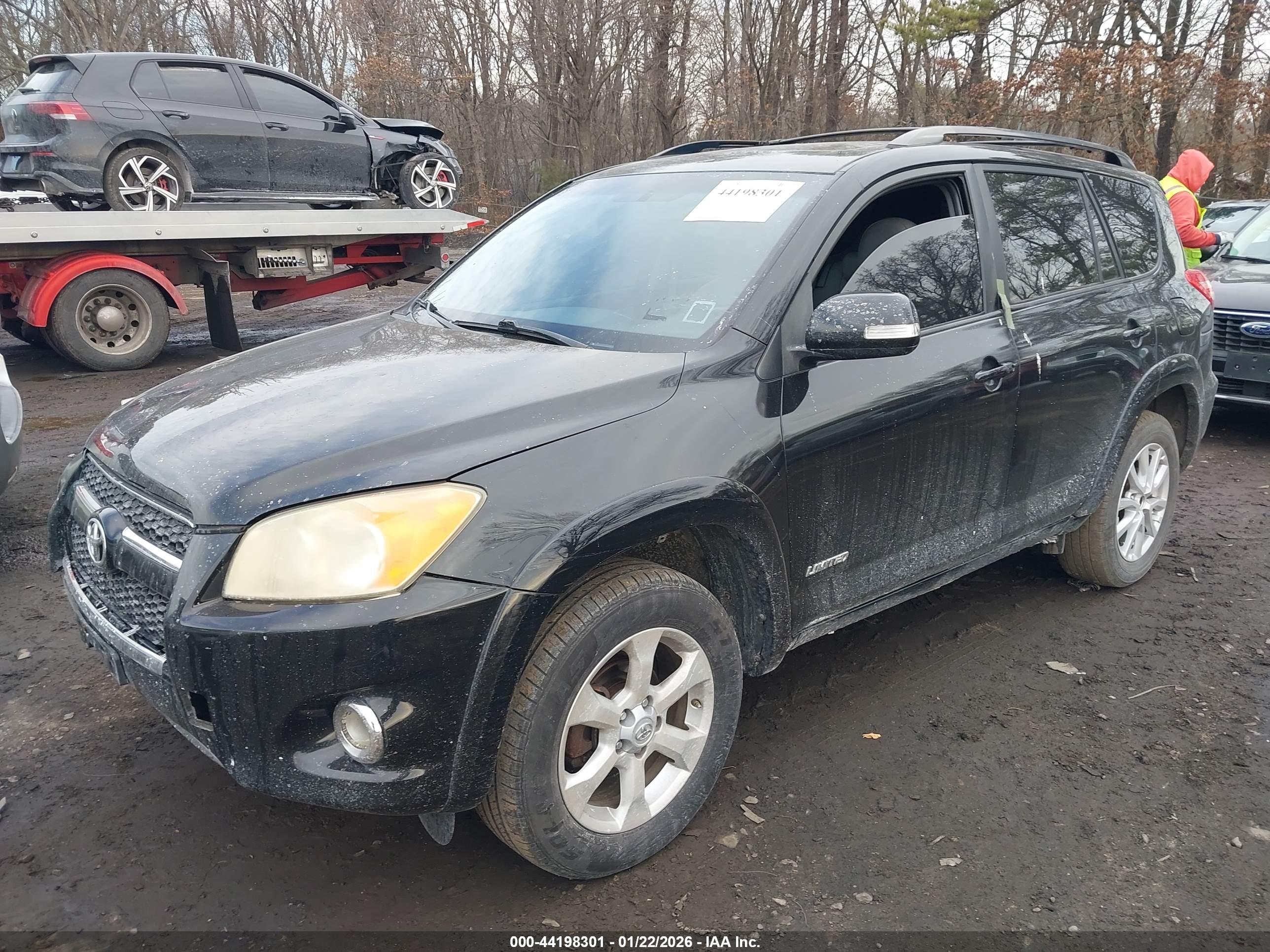 TOYOTA RAV4 image 2