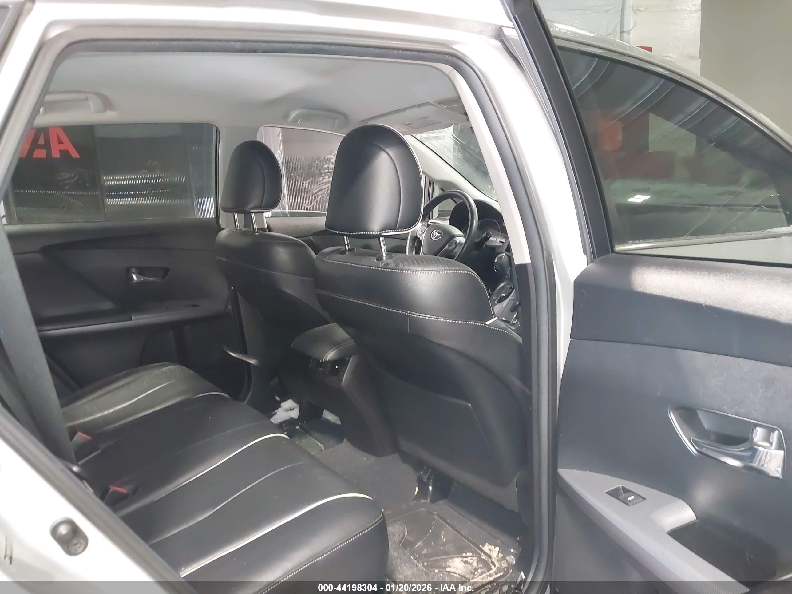 TOYOTA VENZA image 8