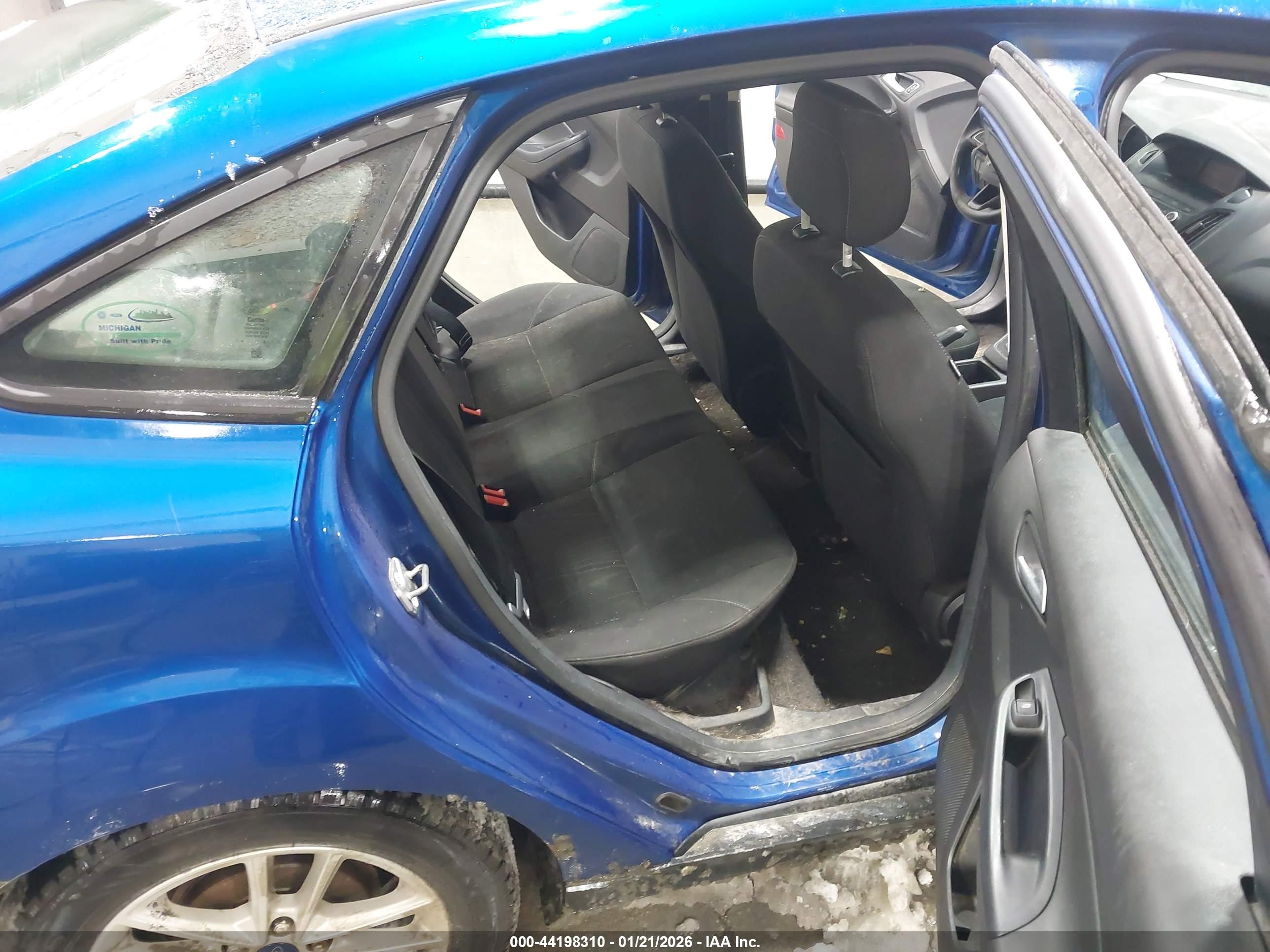 FORD FOCUS image 8