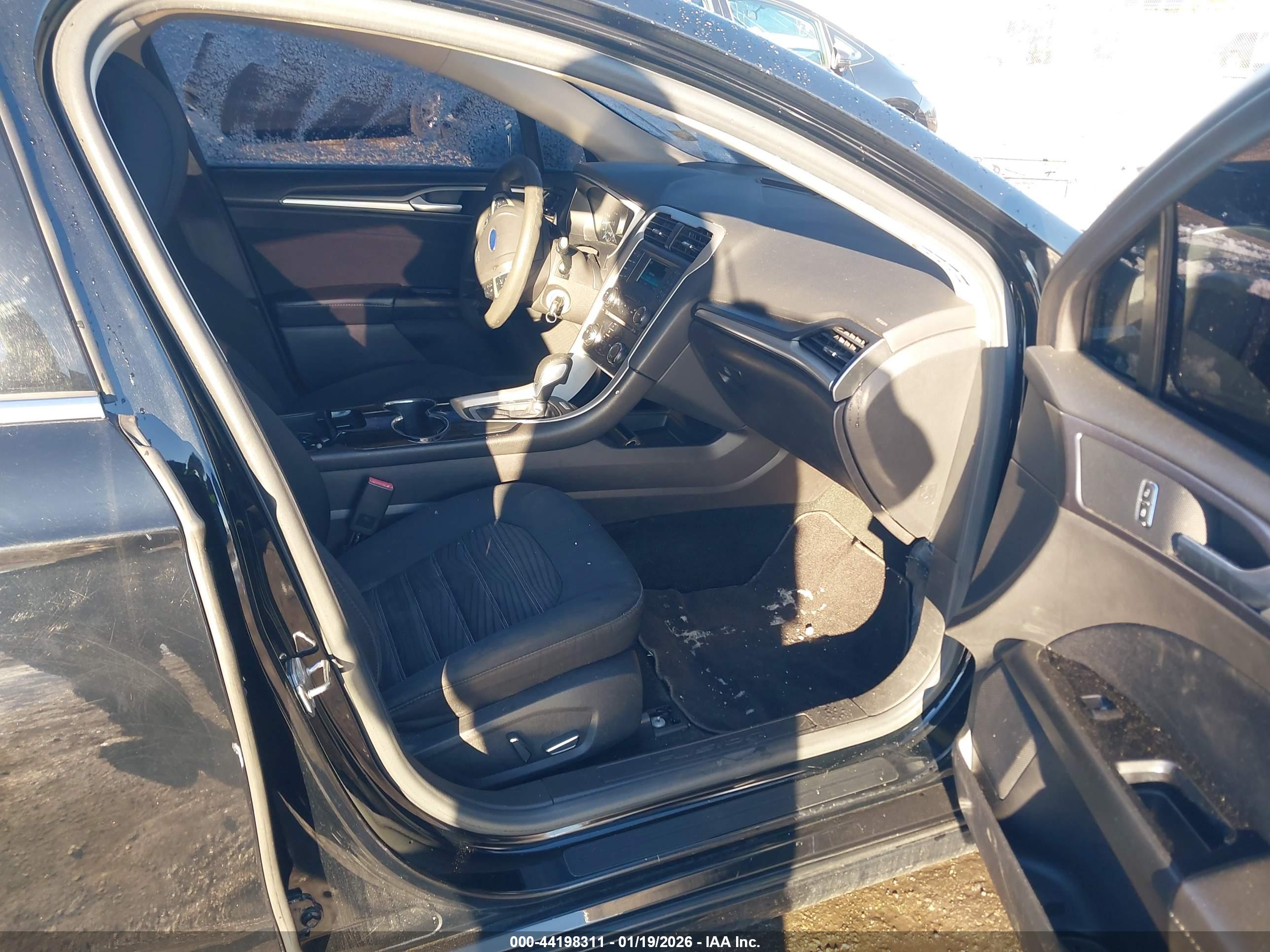 FORD FUSION image 5