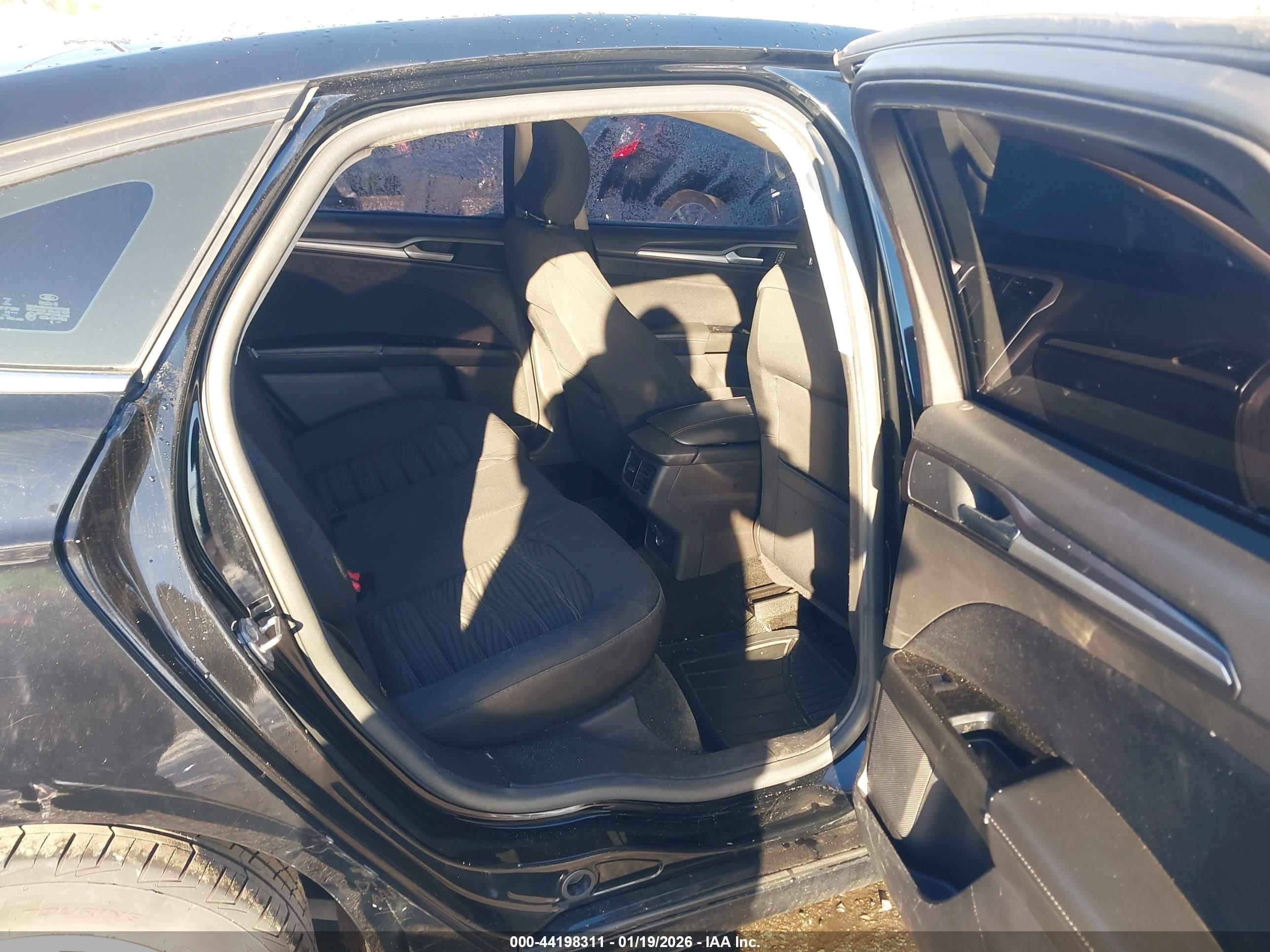 FORD FUSION image 8