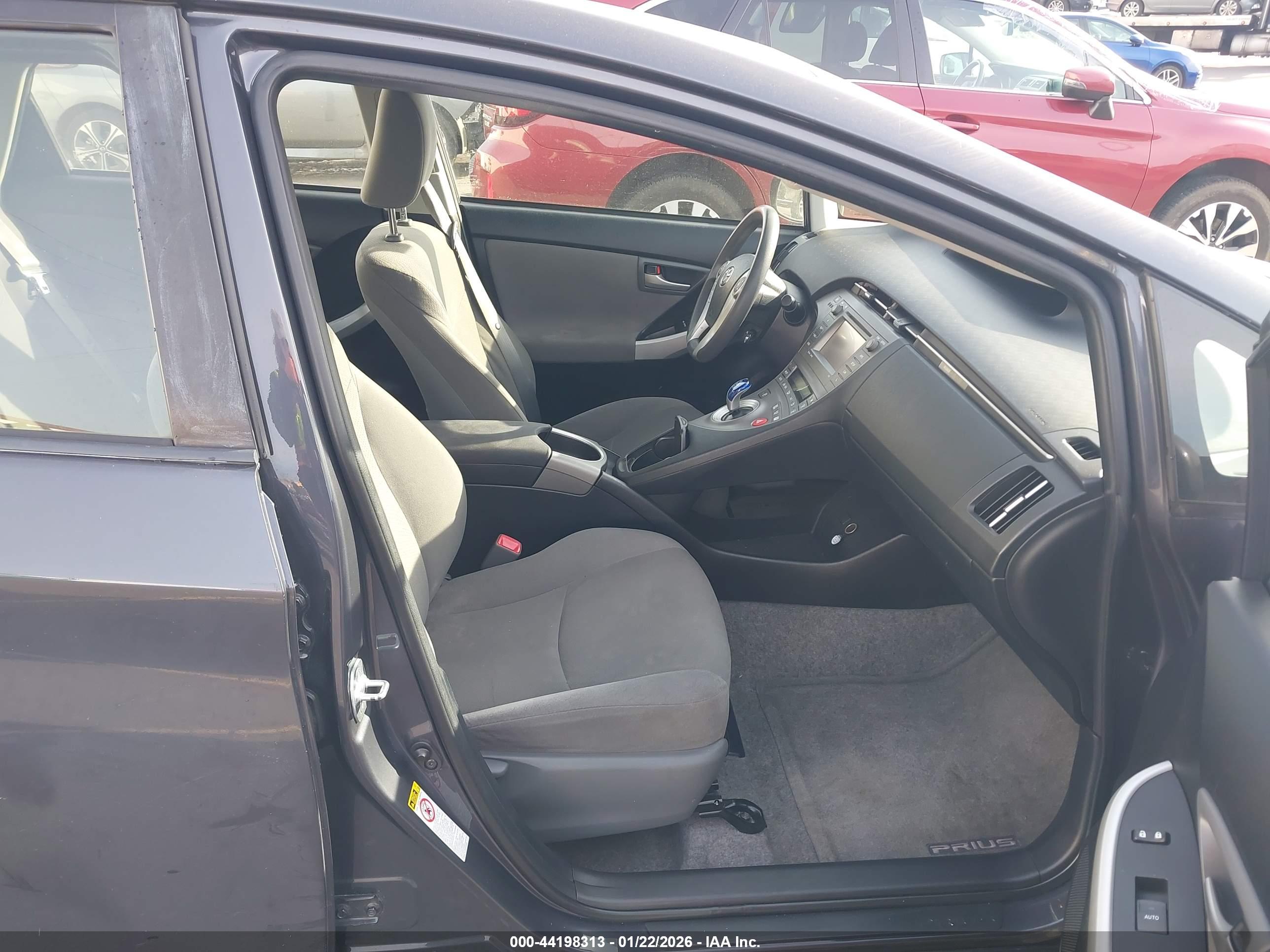 TOYOTA PRIUS image 5